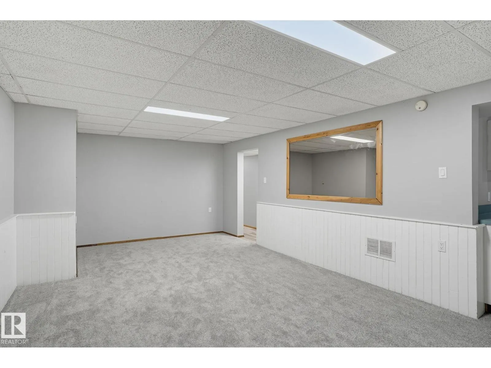 64 WINCHESTER AV