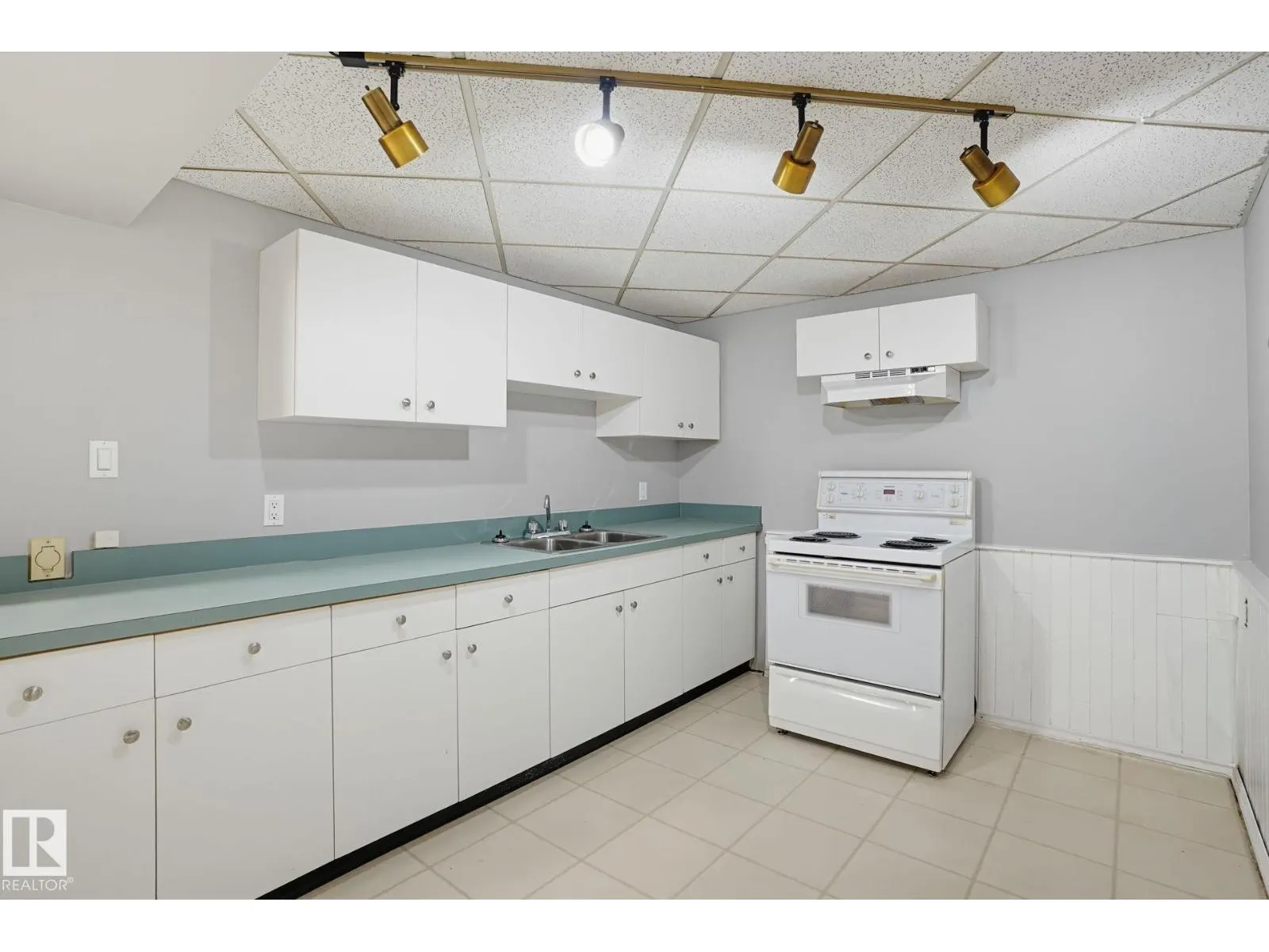 64 WINCHESTER AV