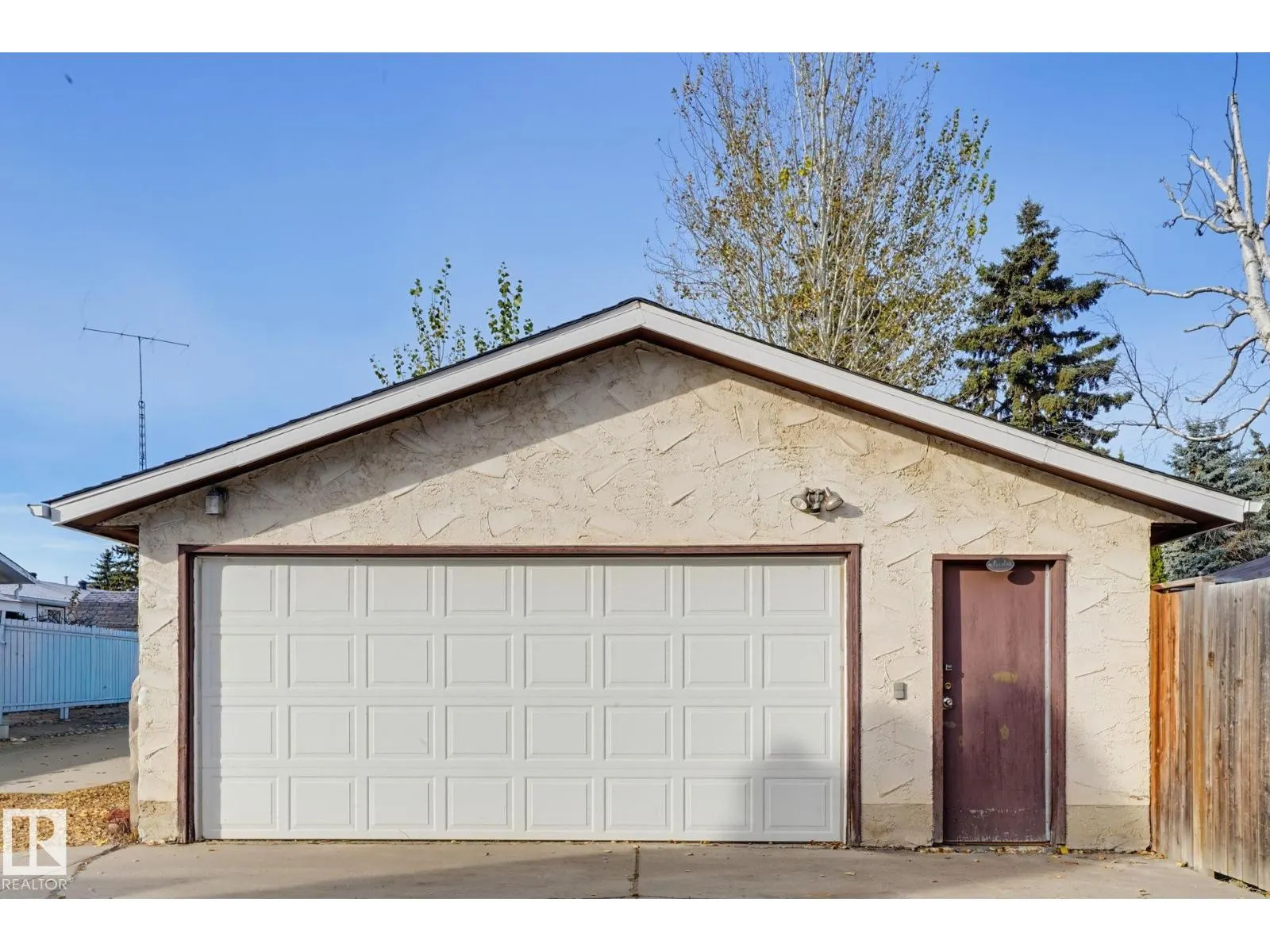 64 WINCHESTER AV
