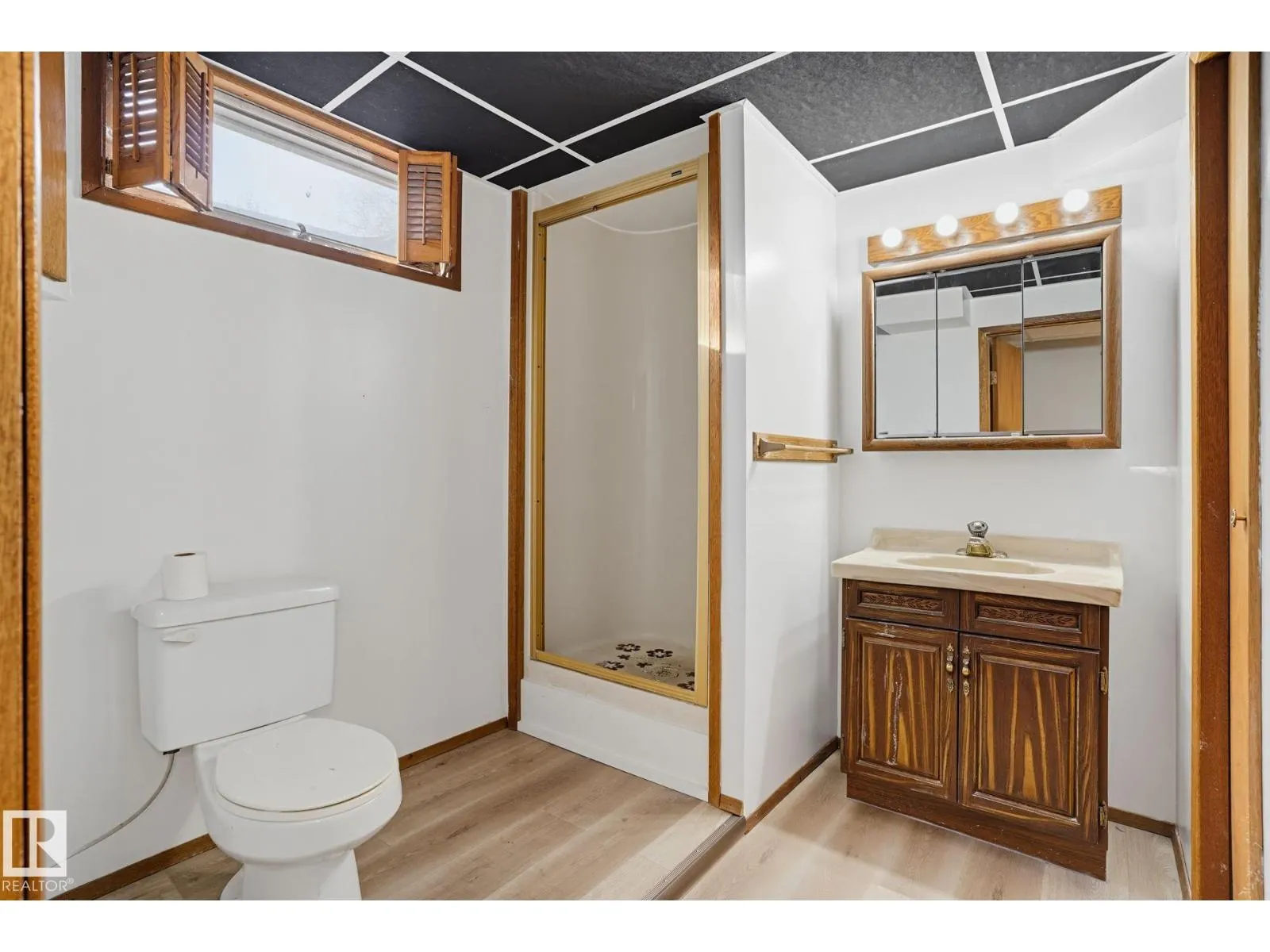 64 WINCHESTER AV