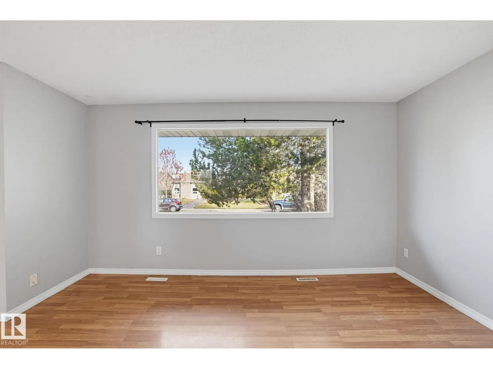 64 WINCHESTER AV