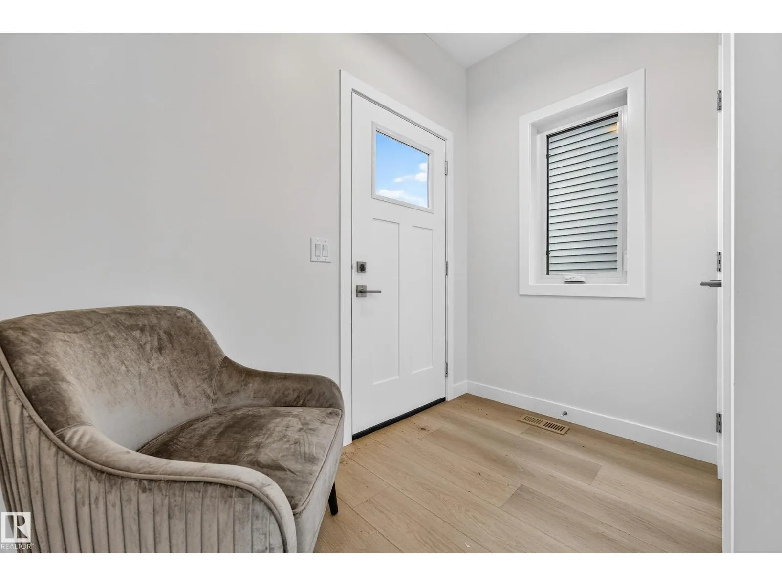 5604 105 AV NW