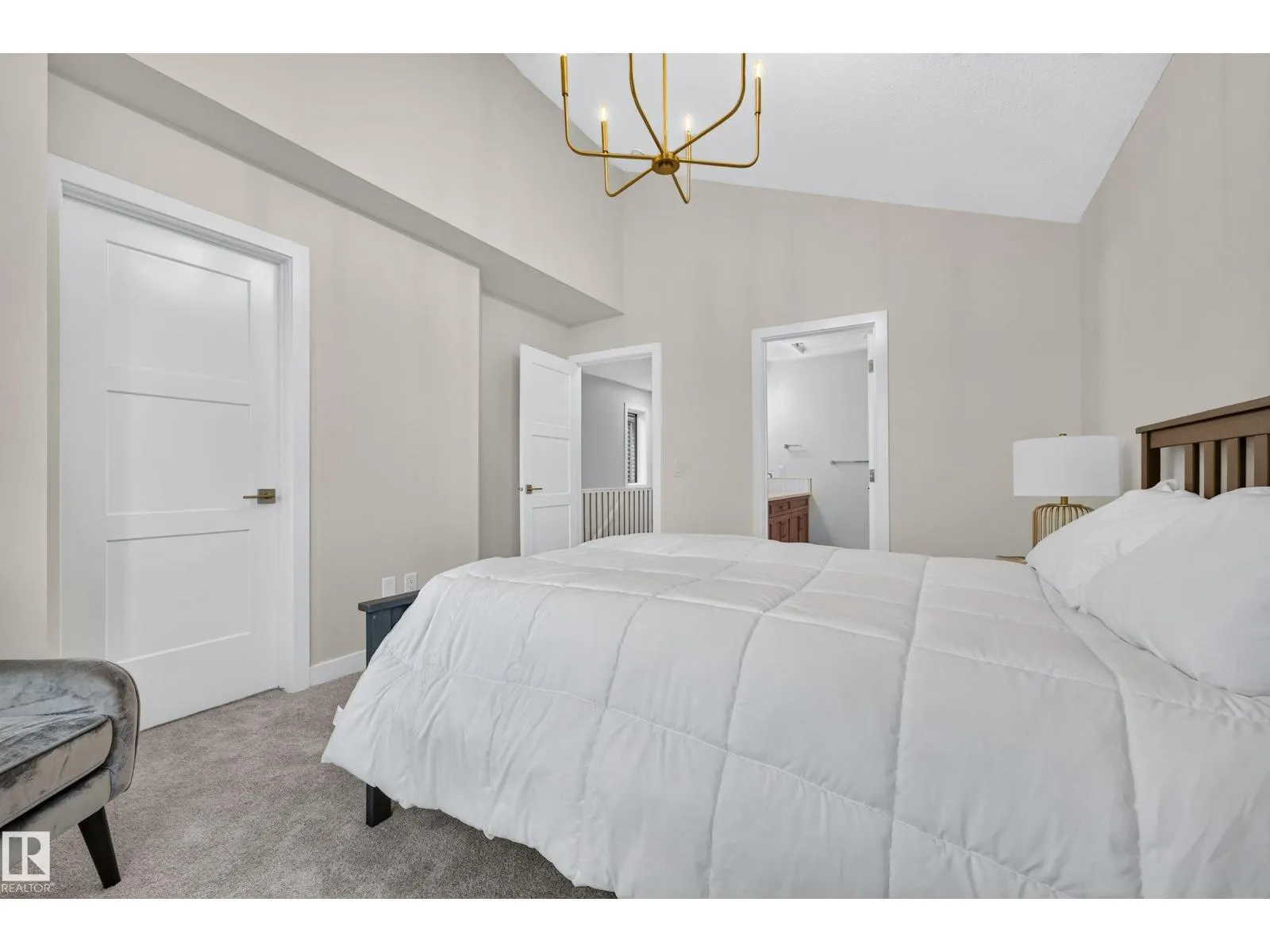 5604 105 AV NW