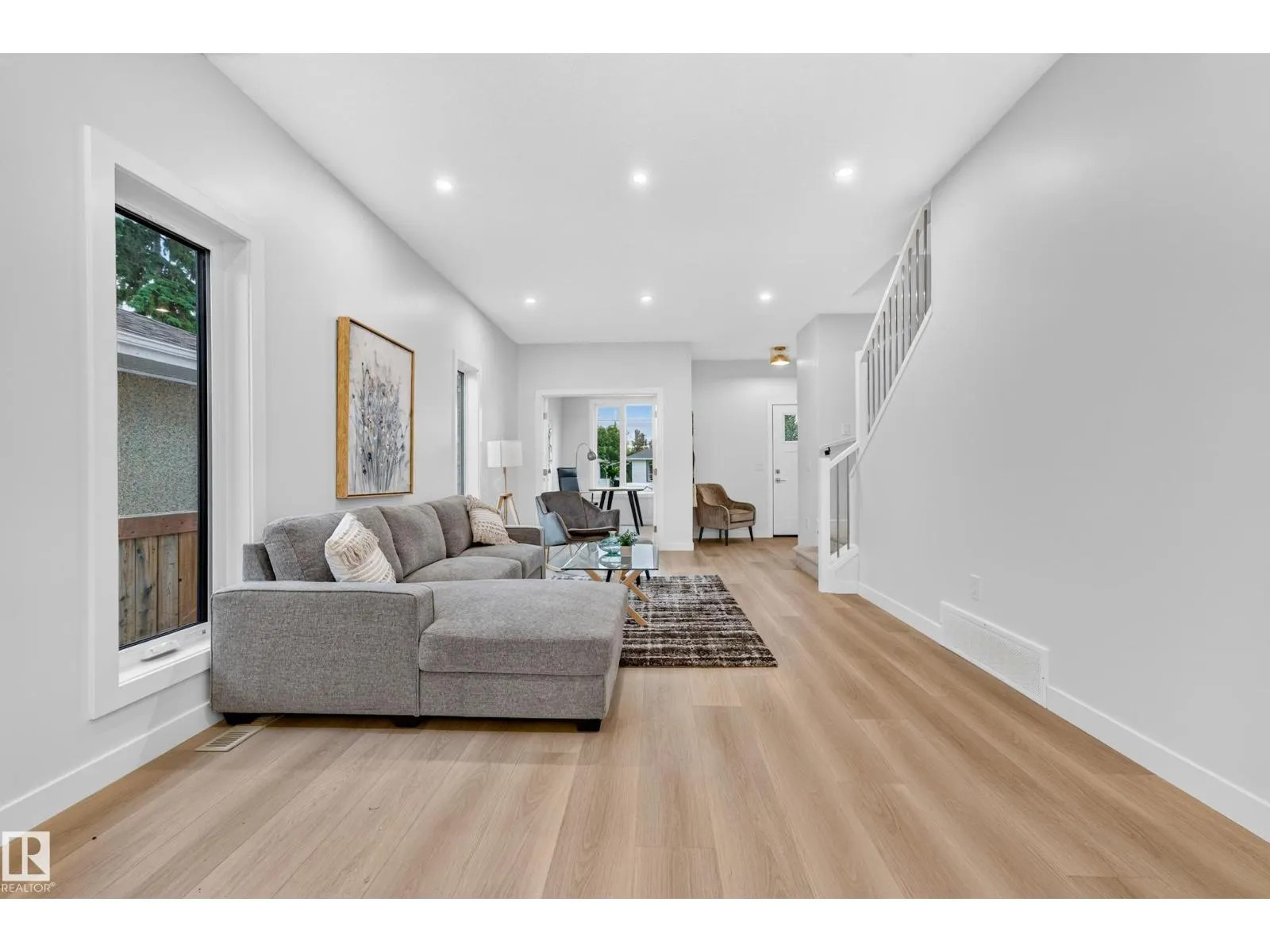 5604 105 AV NW