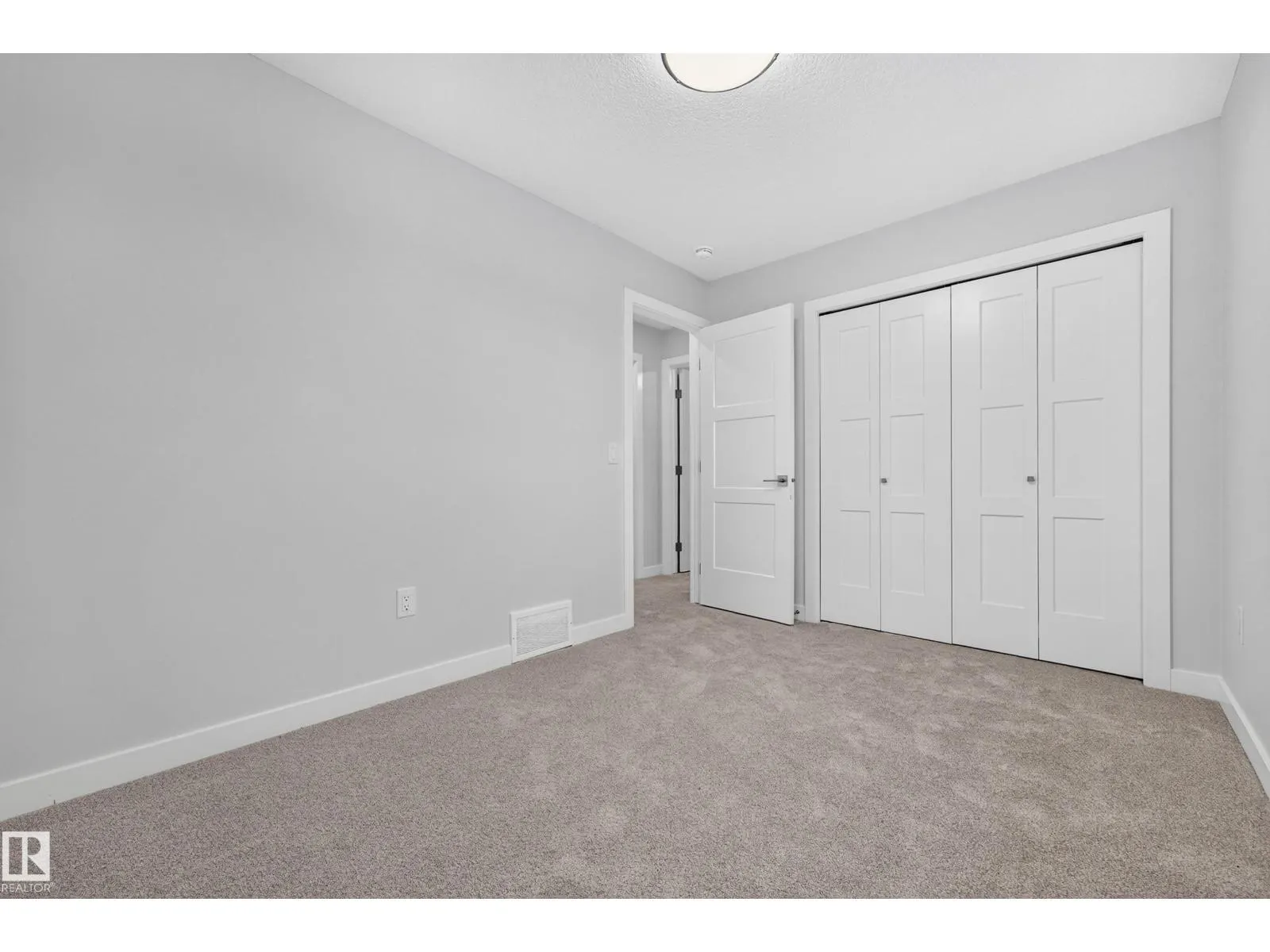 5604 105 AV NW