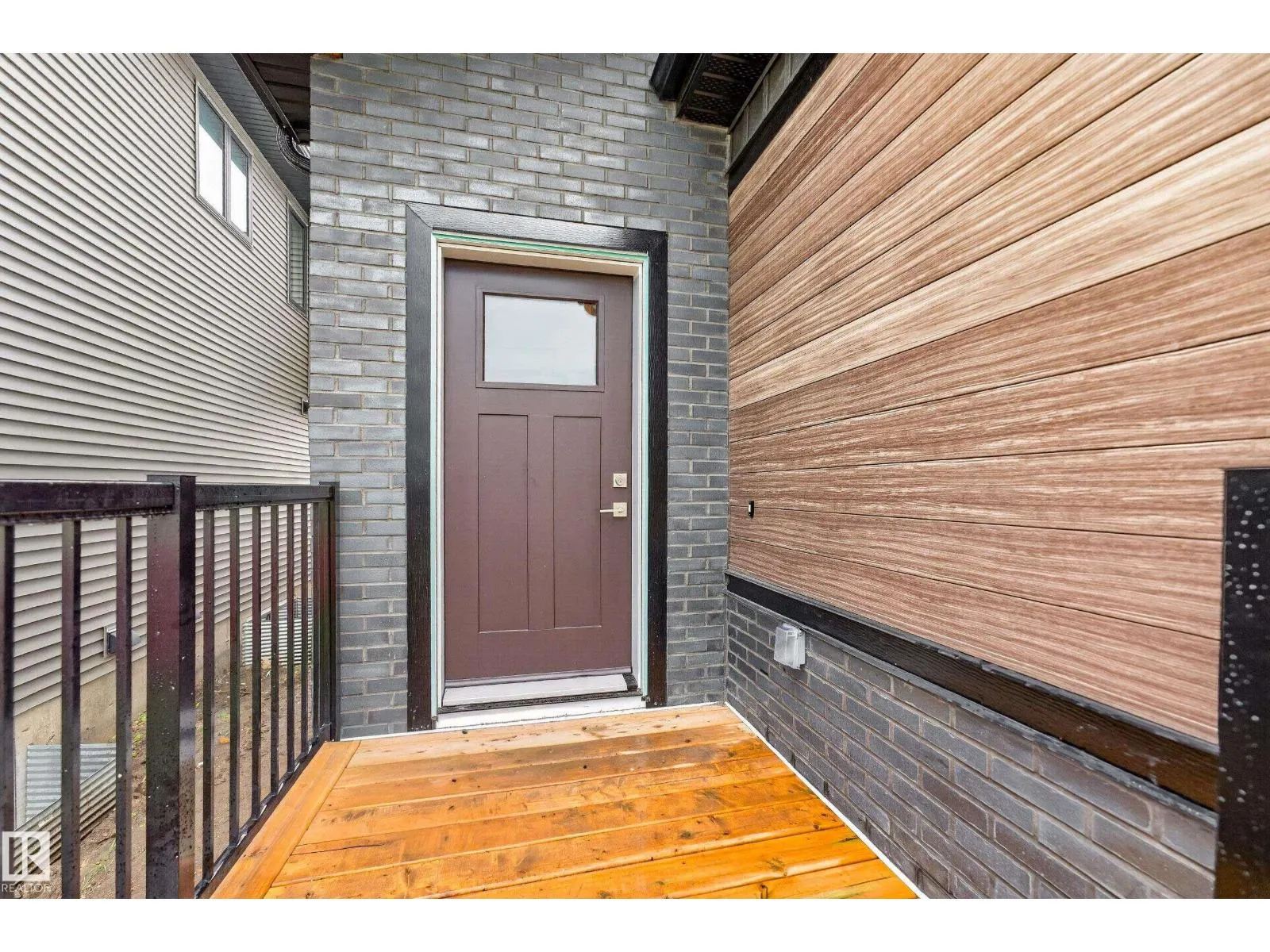 5604 105 AV NW