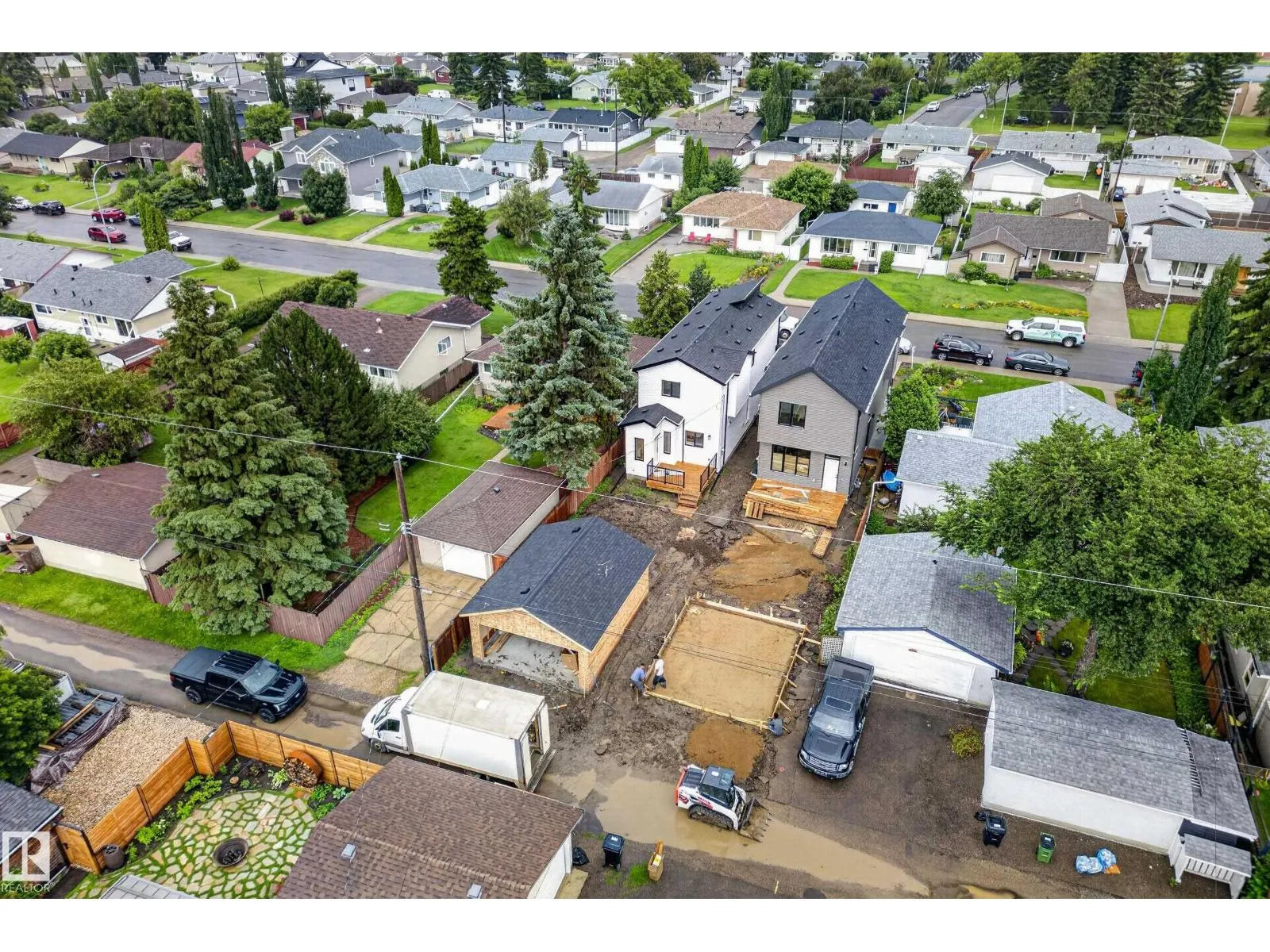 5604 105 AV NW