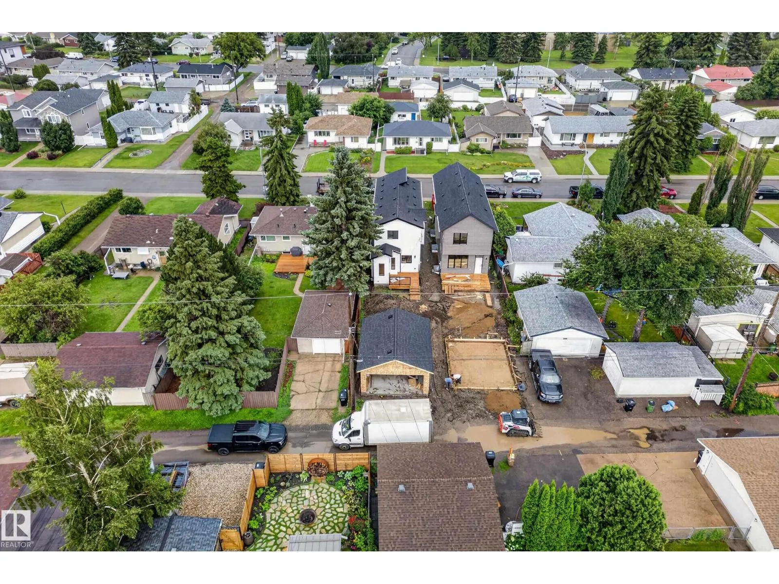 5604 105 AV NW