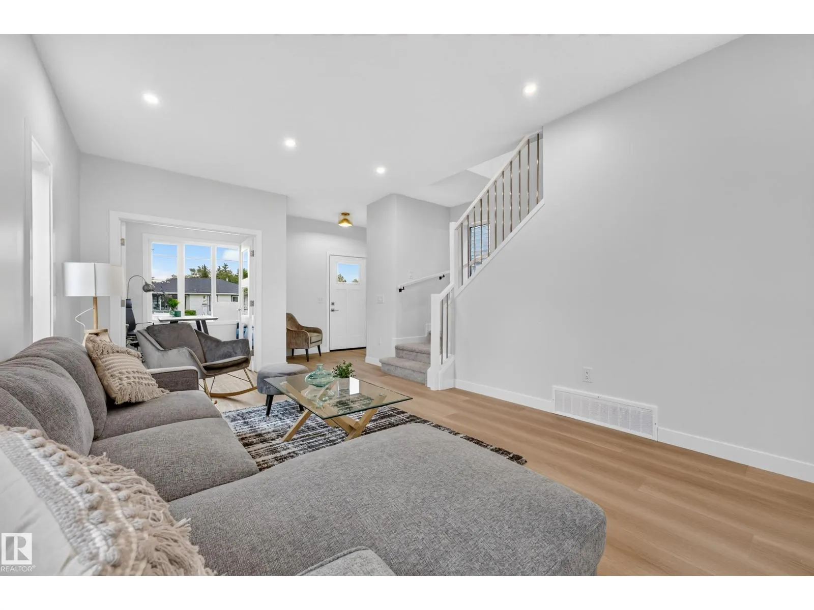 5604 105 AV NW