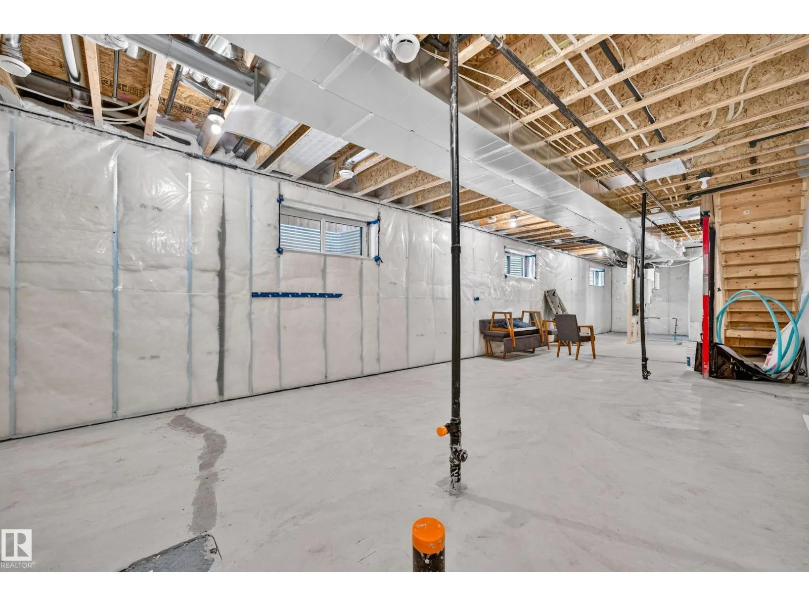 5604 105 AV NW