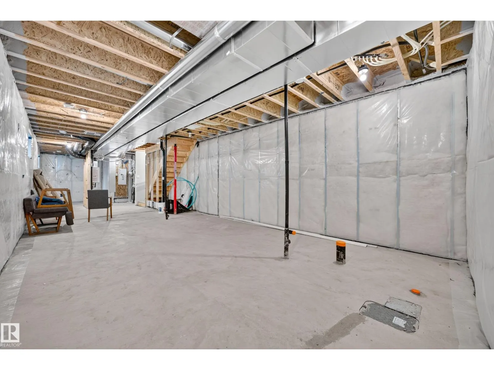 5604 105 AV NW