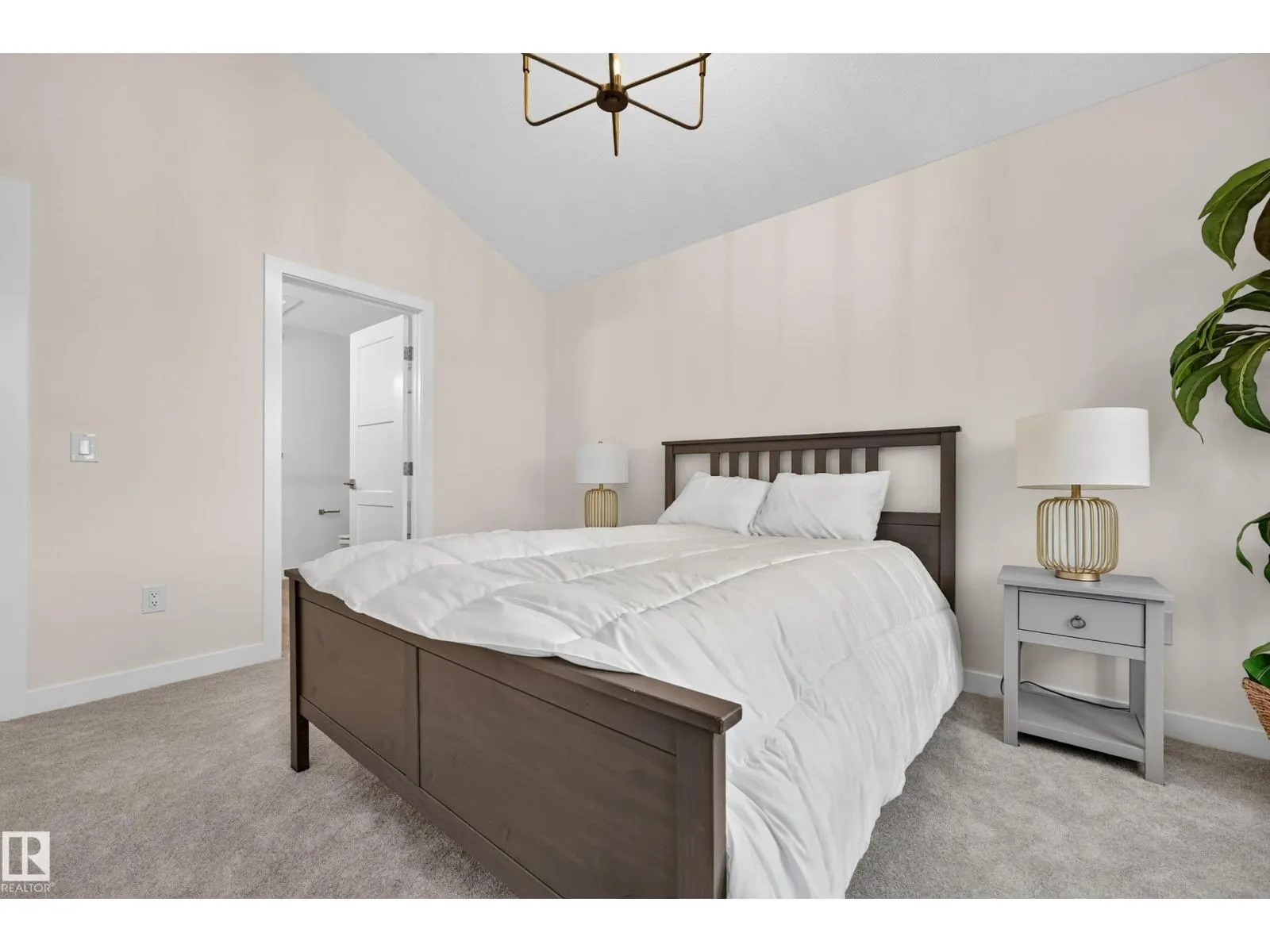 5604 105 AV NW