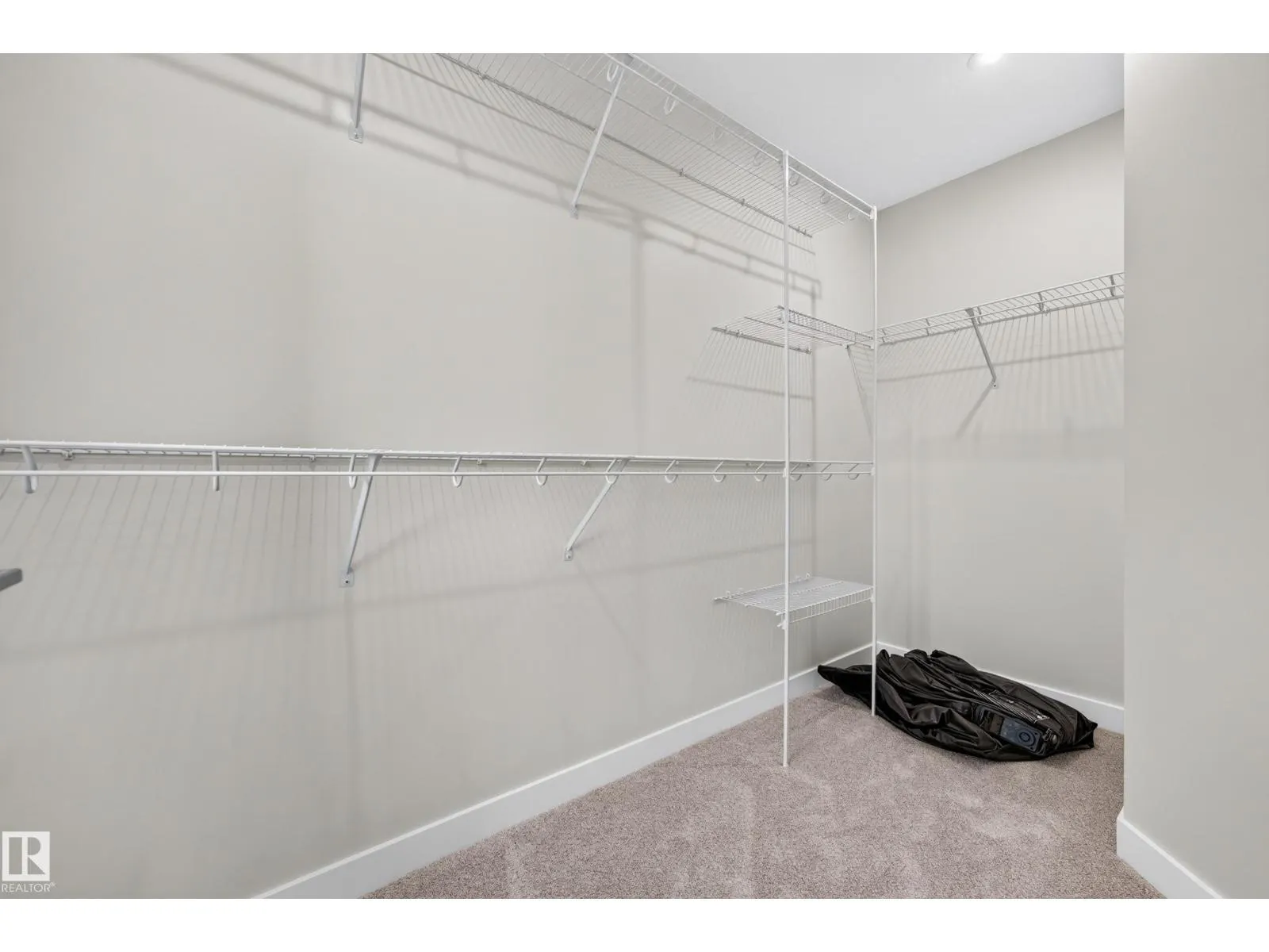 5604 105 AV NW