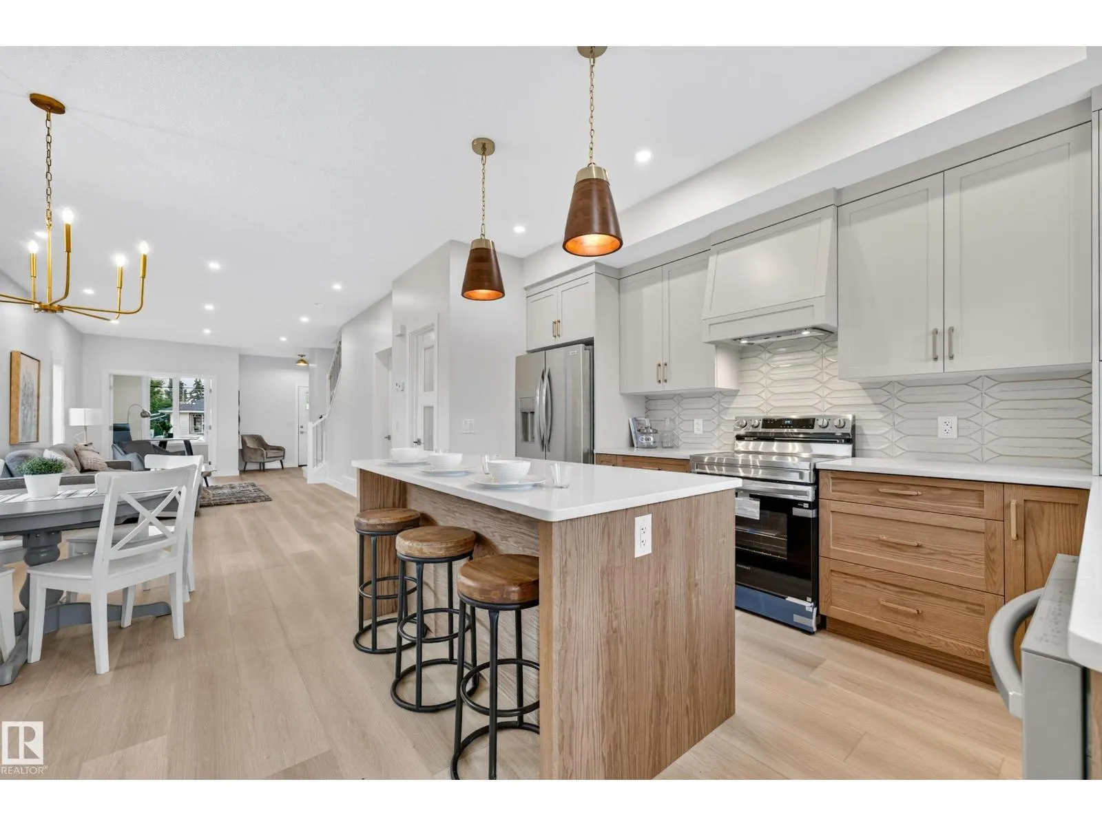5604 105 AV NW