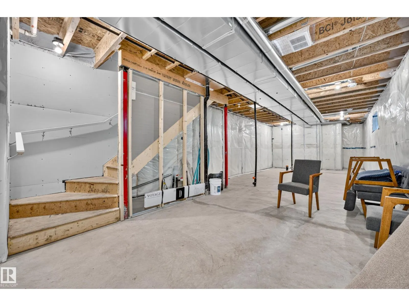 5604 105 AV NW