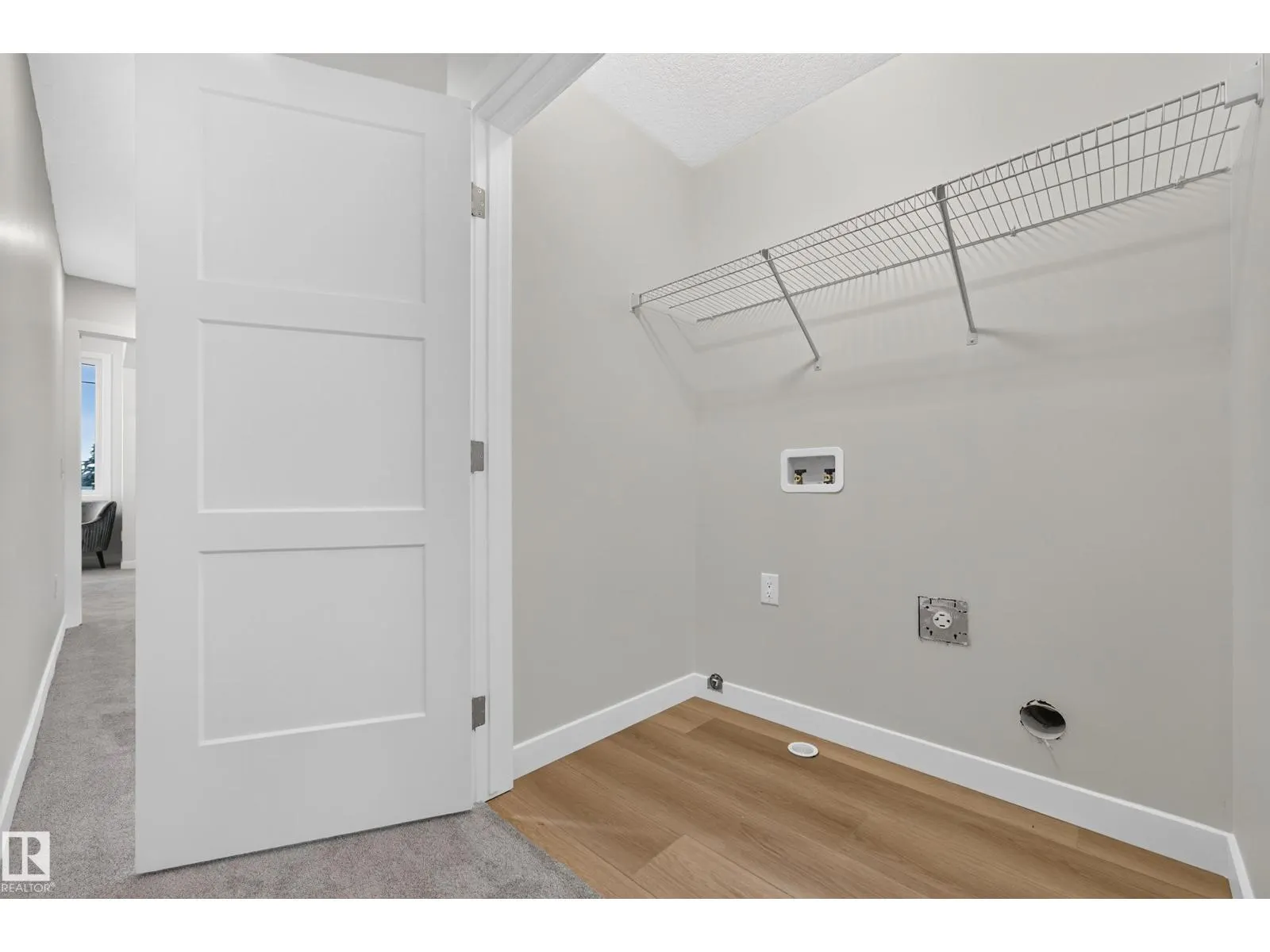 5604 105 AV NW