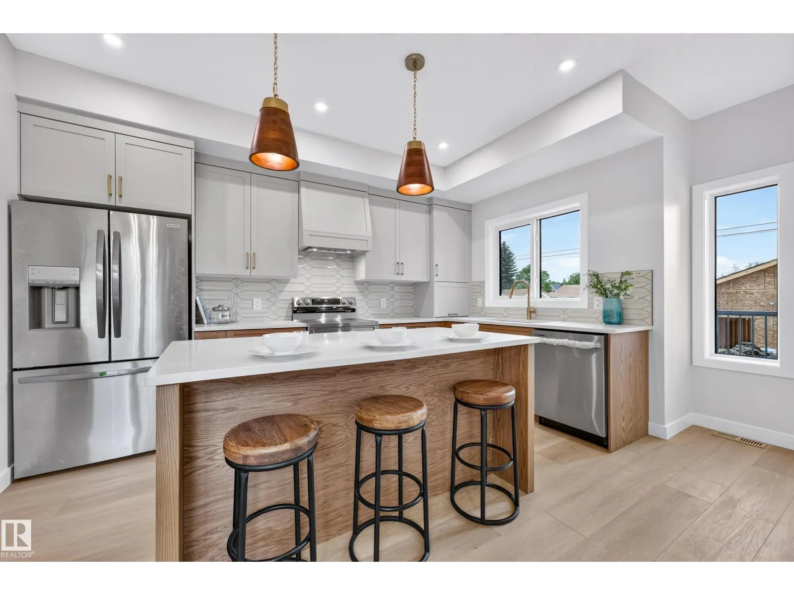5604 105 AV NW