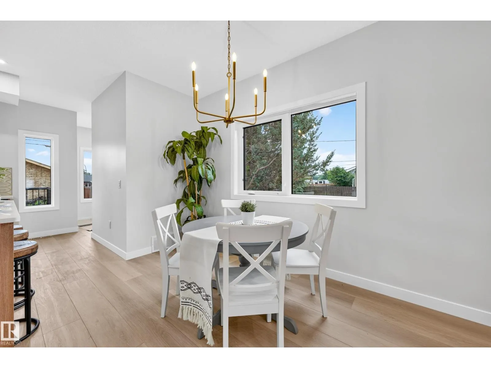 5604 105 AV NW