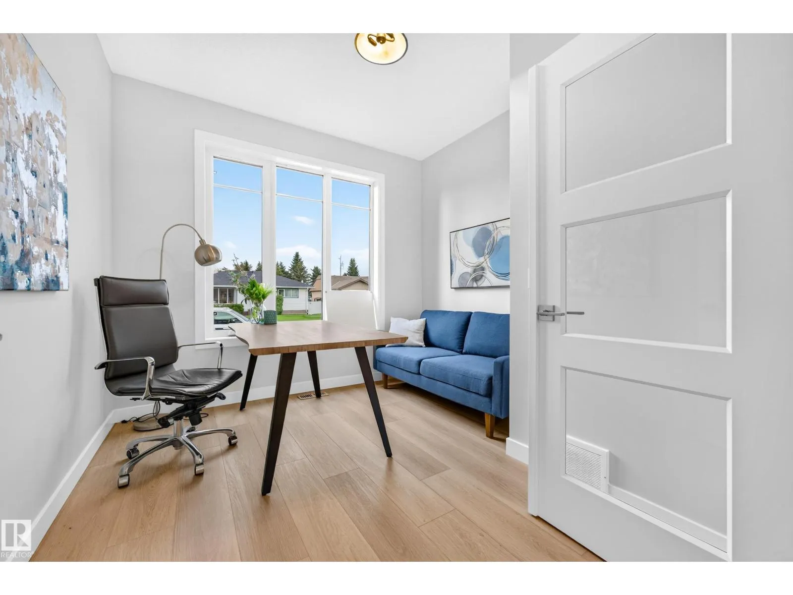 5604 105 AV NW