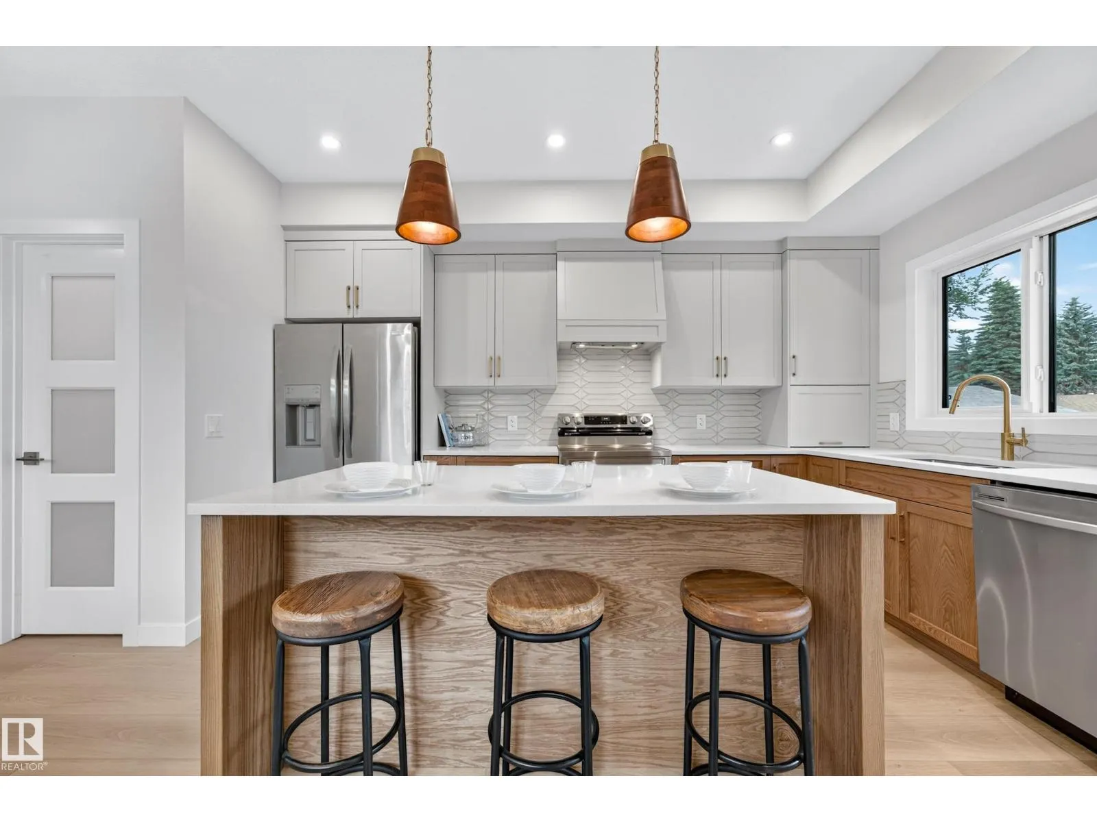 5604 105 AV NW