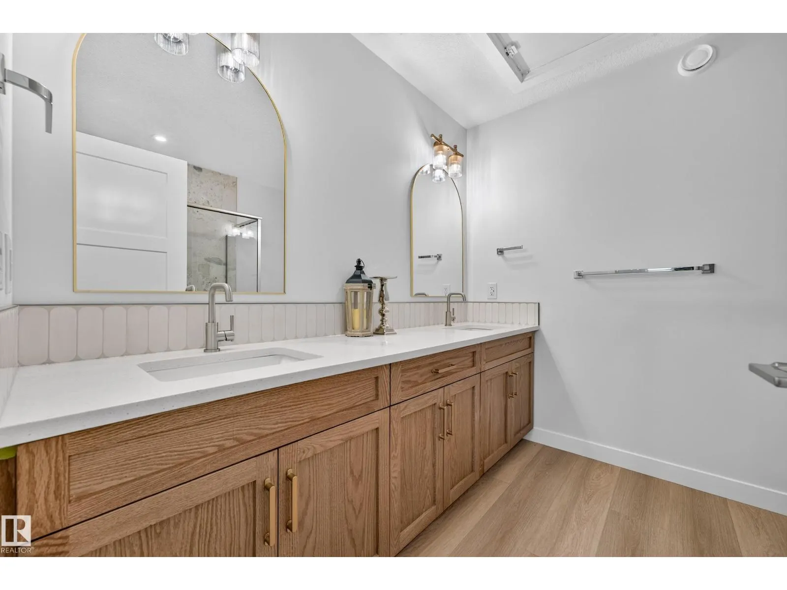 5604 105 AV NW