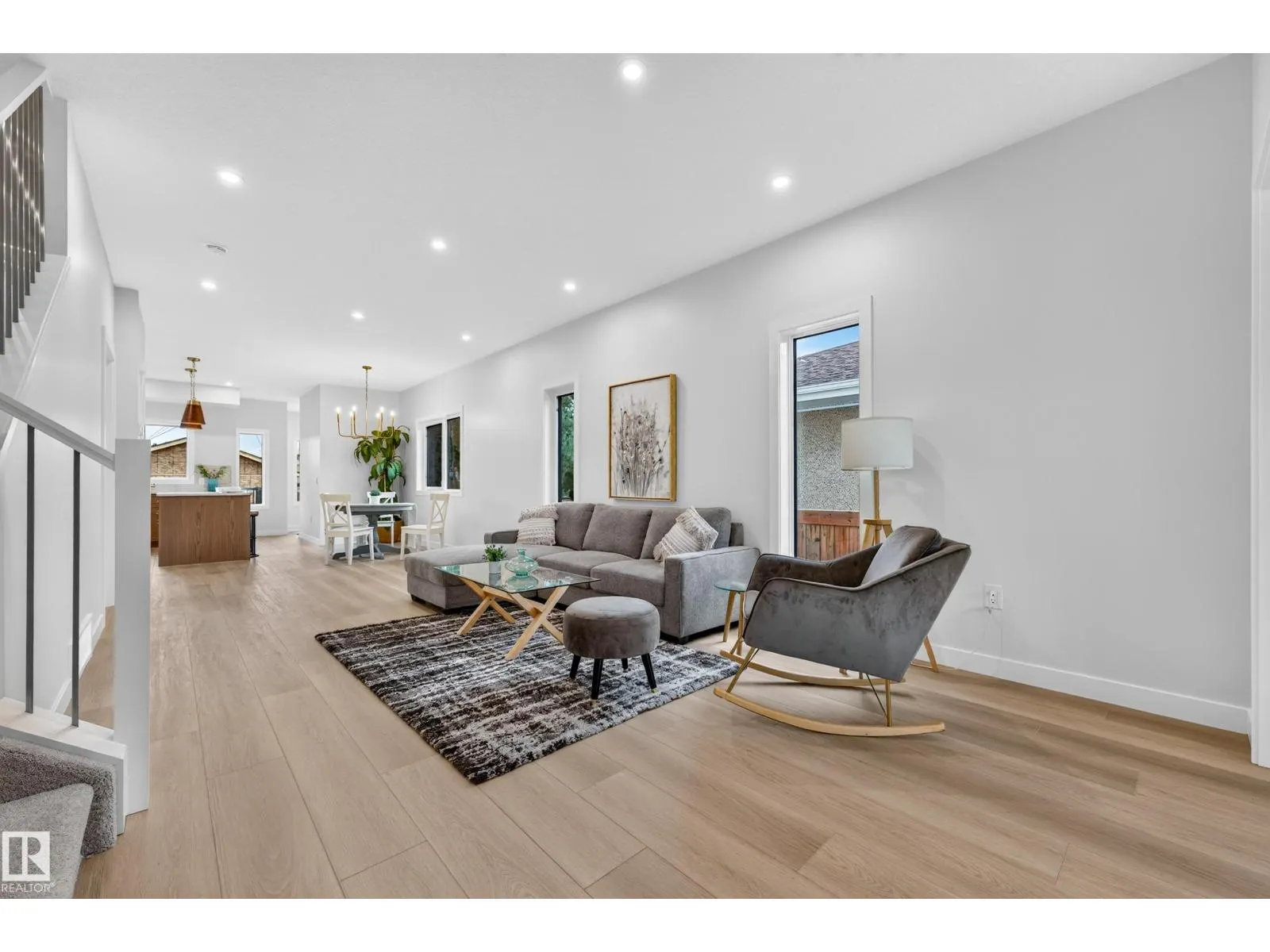 5604 105 AV NW