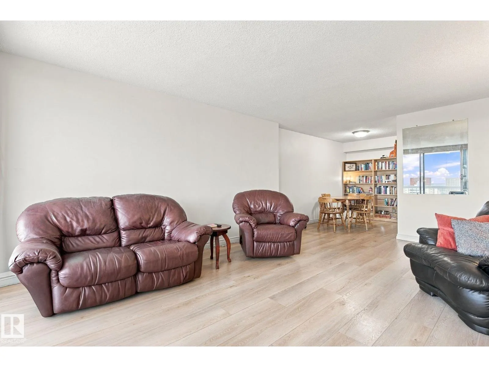#1507 9835 113 ST NW