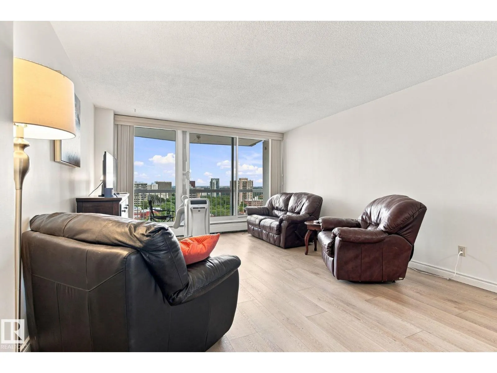 #1507 9835 113 ST NW