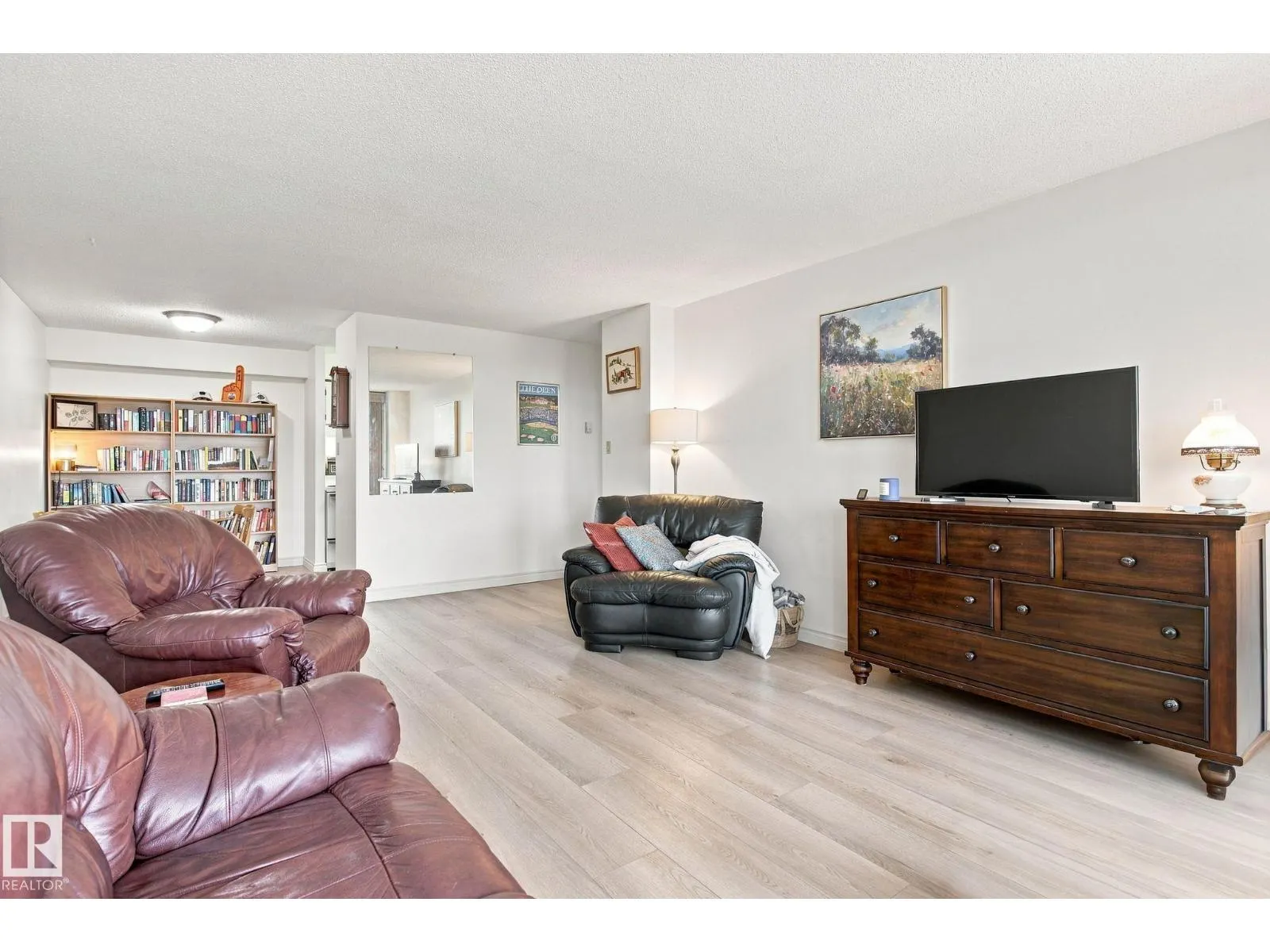 #1507 9835 113 ST NW