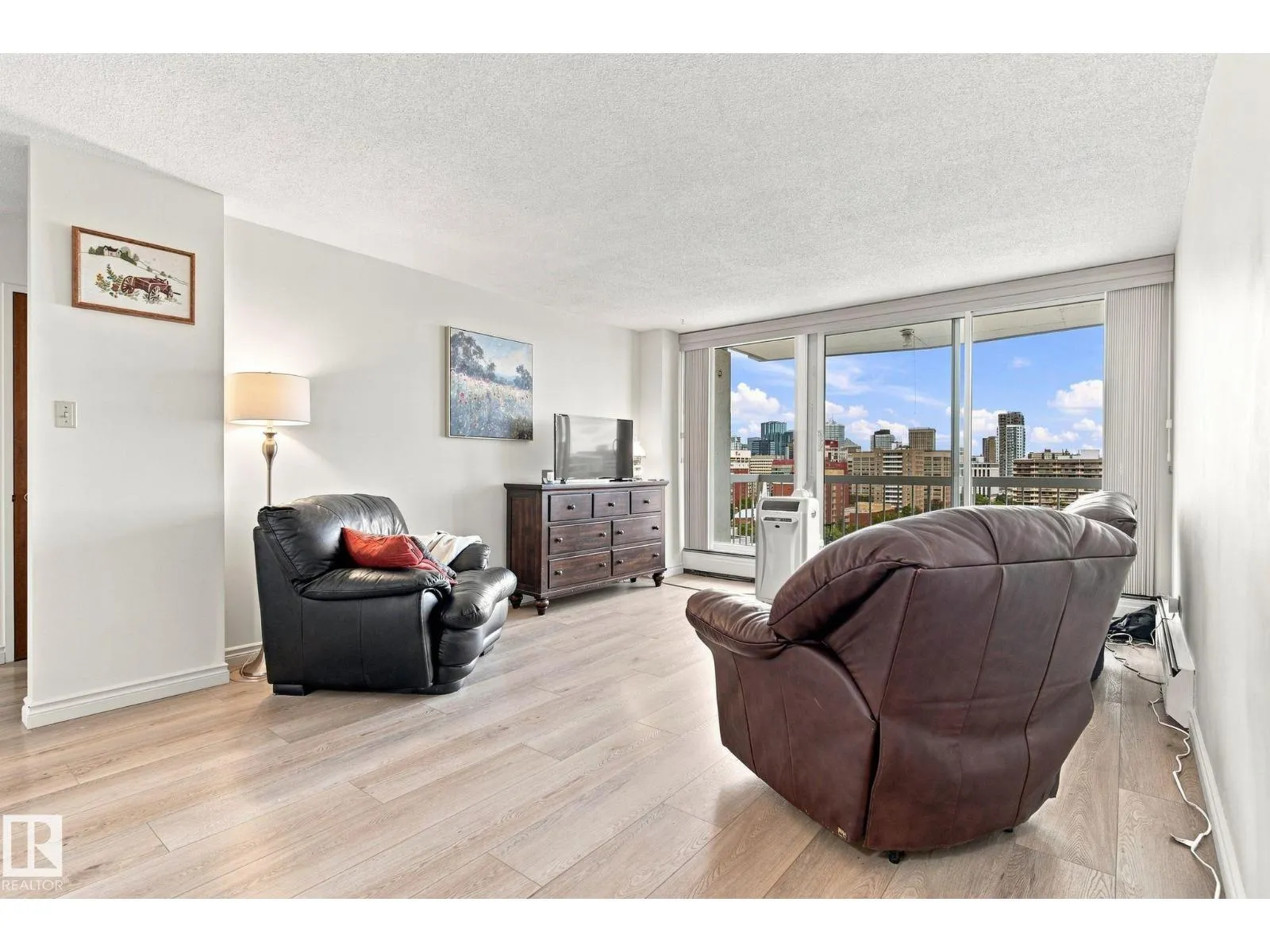 #1507 9835 113 ST NW