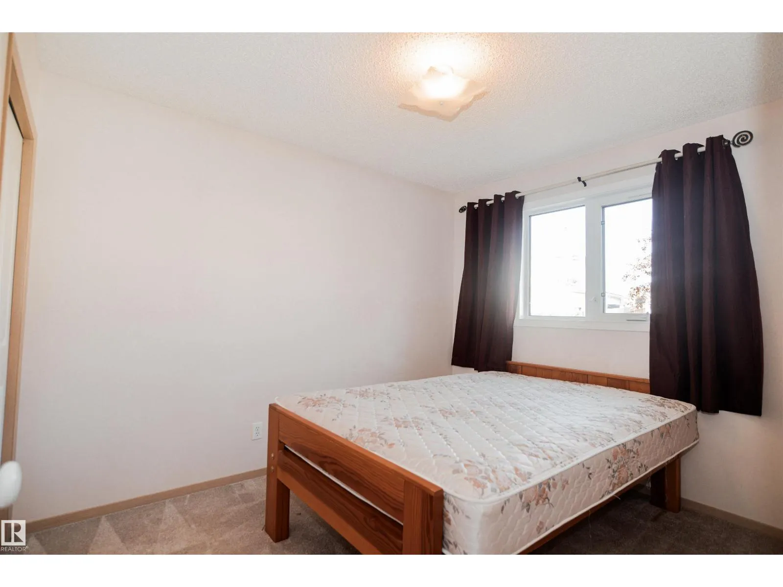 7936 154 AV NW