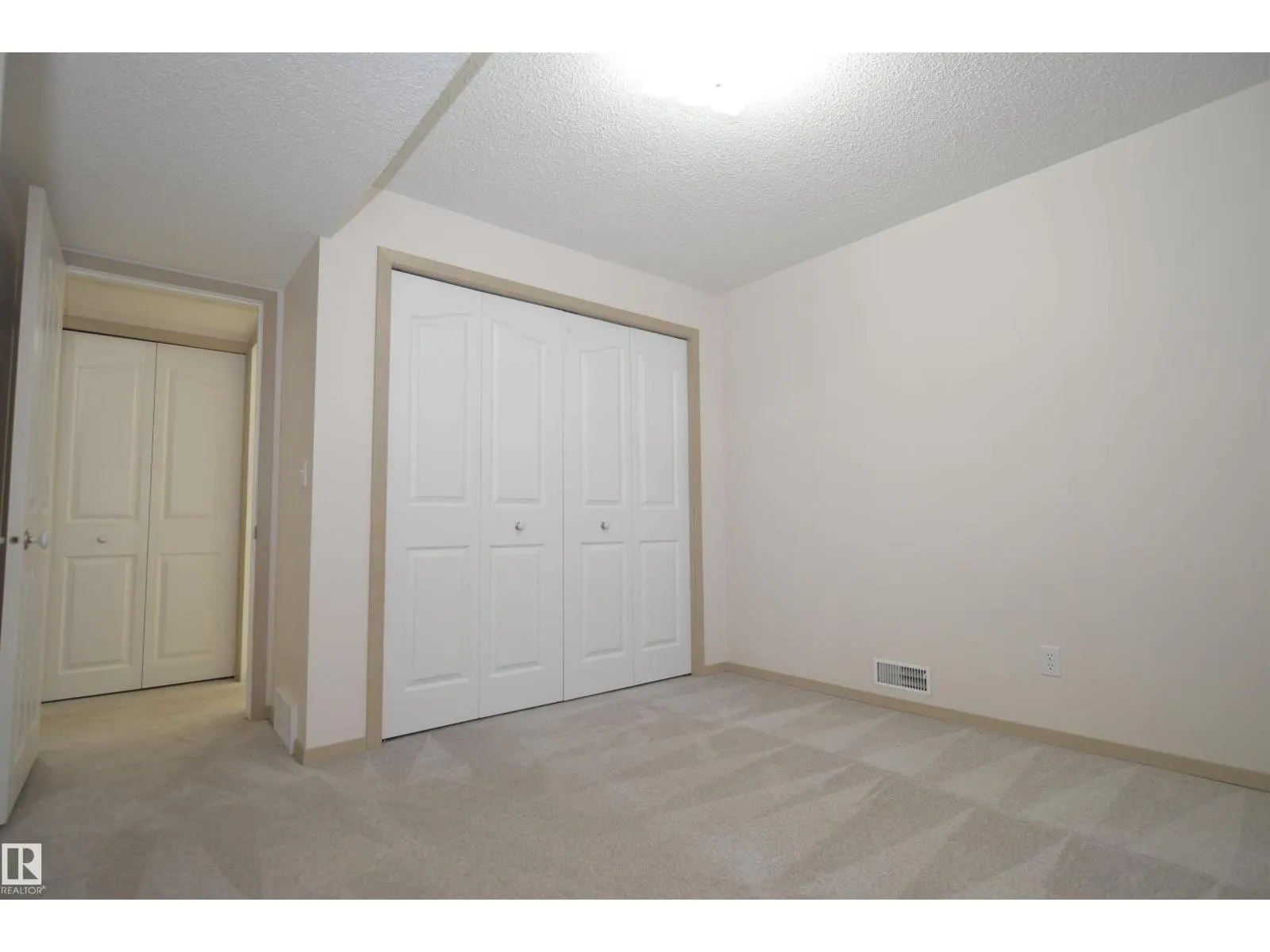 7936 154 AV NW