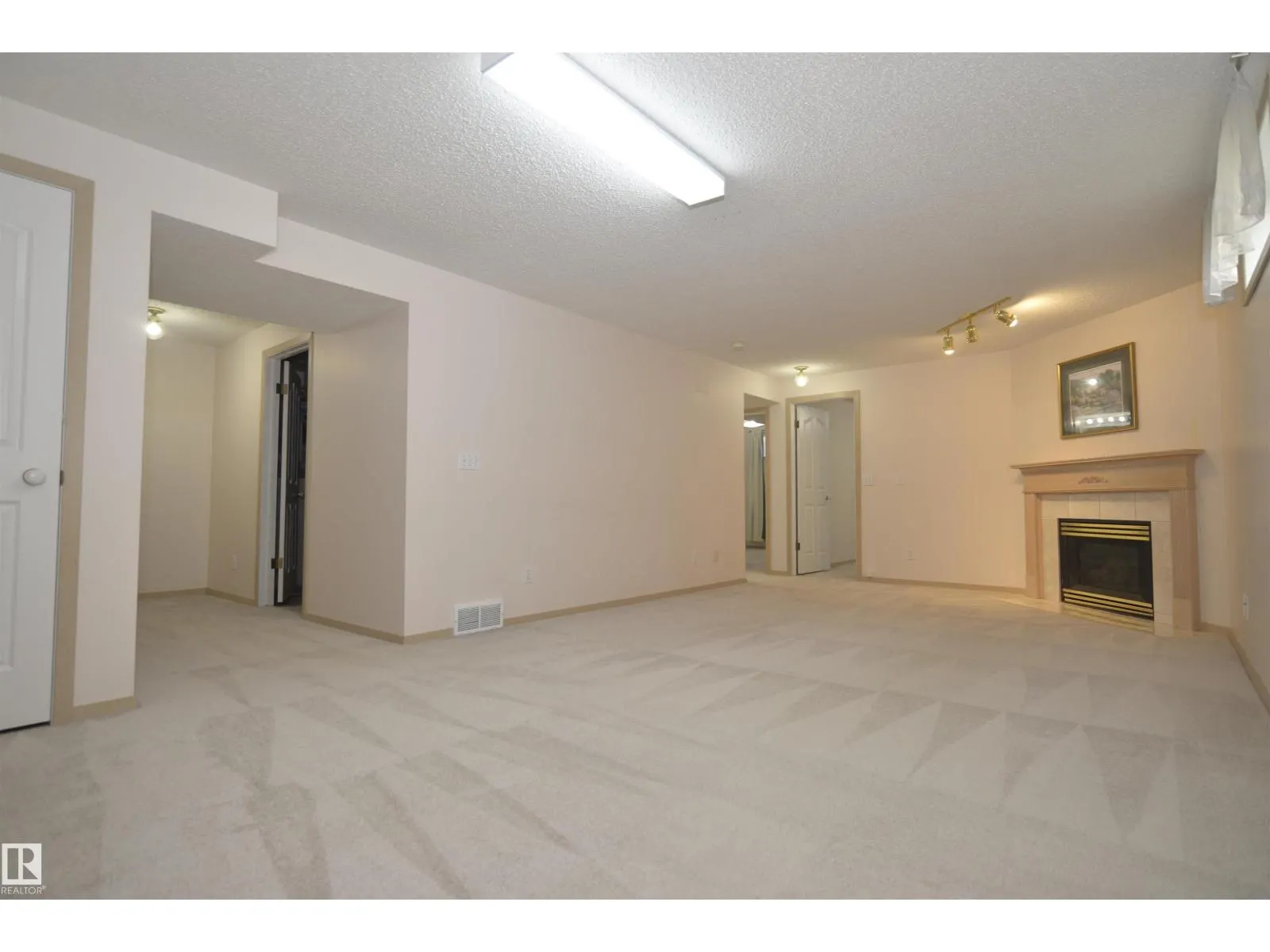 7936 154 AV NW