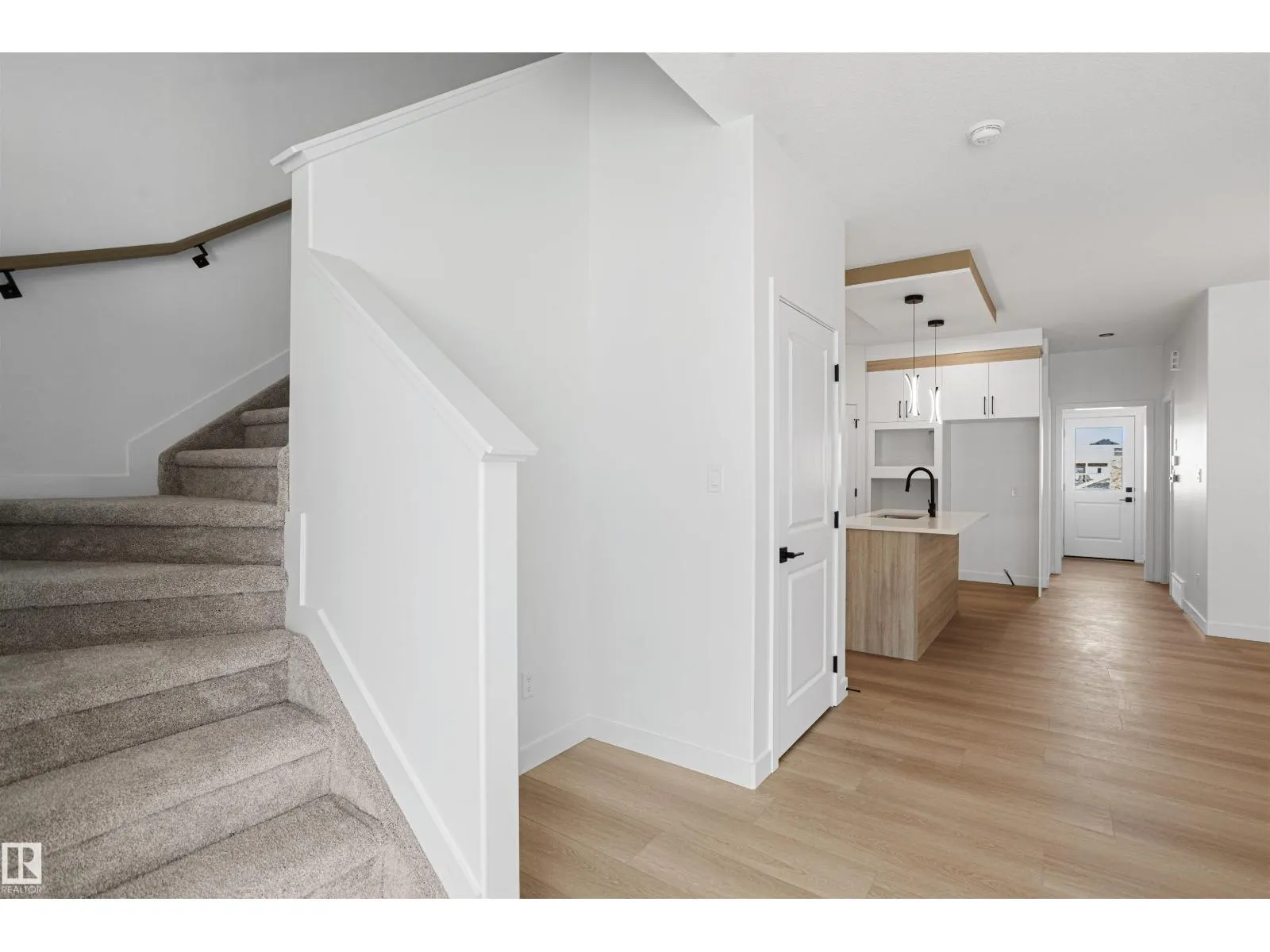 1508 209 ST NW