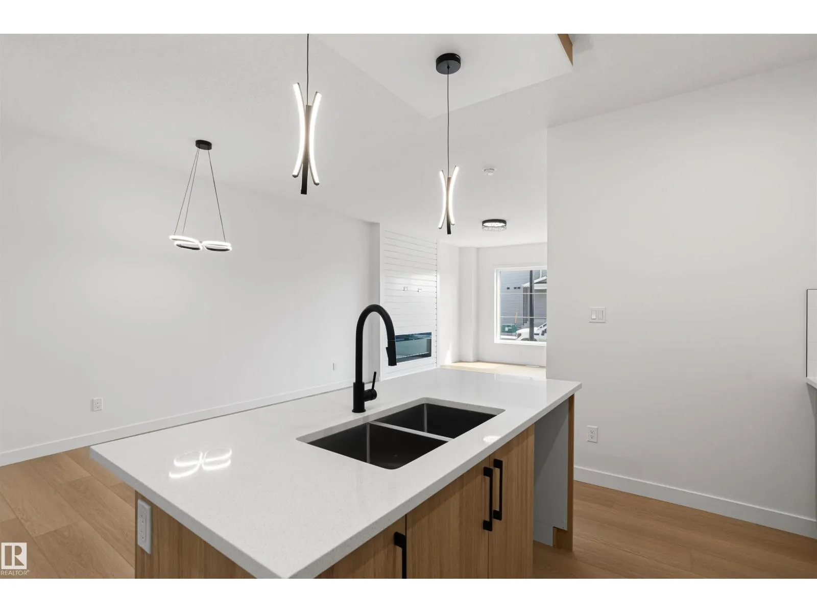 1508 209 ST NW