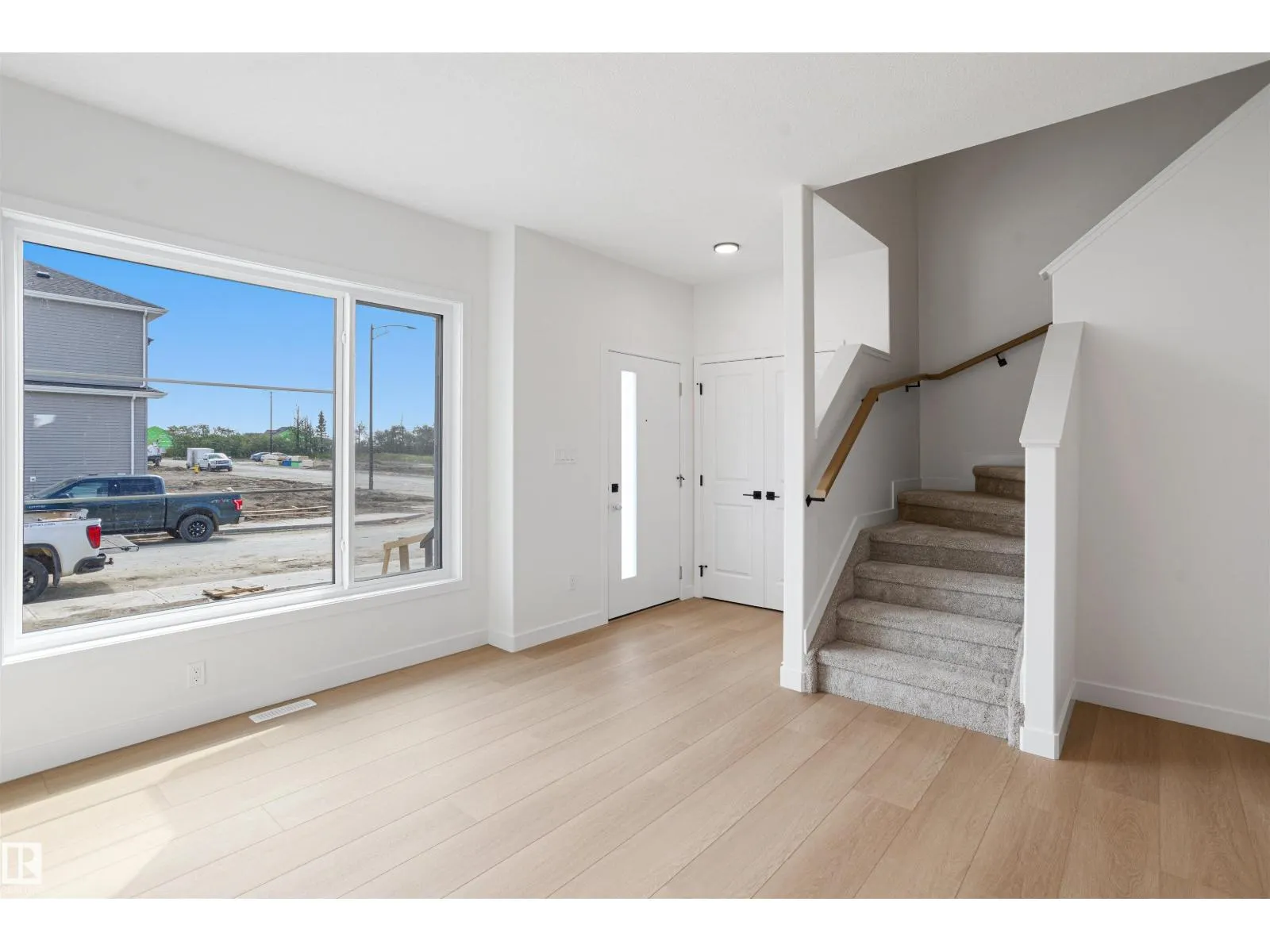 1508 209 ST NW