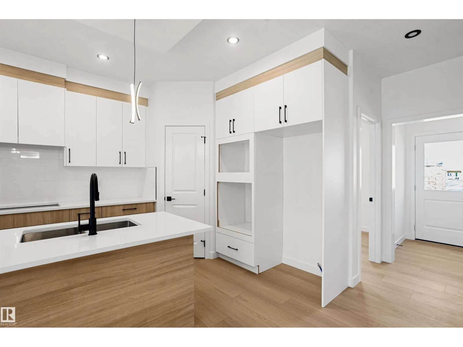 1508 209 ST NW
