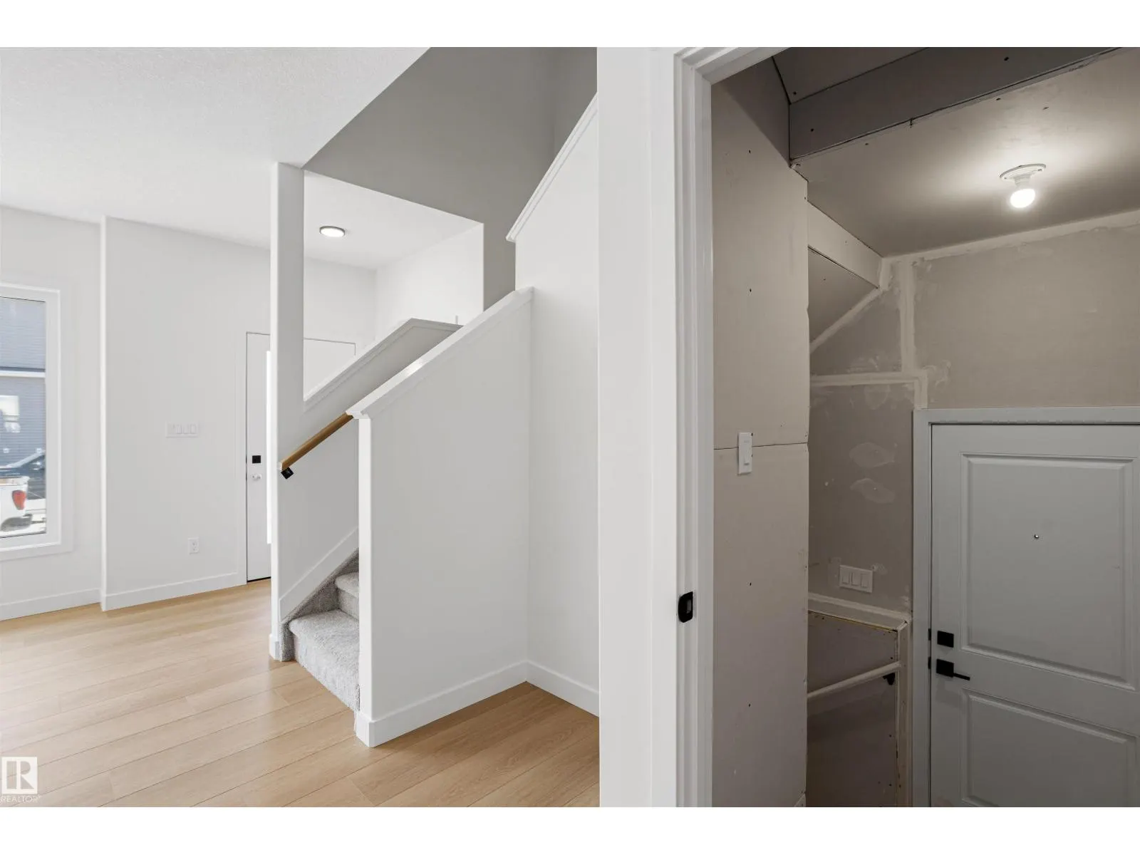 1508 209 ST NW