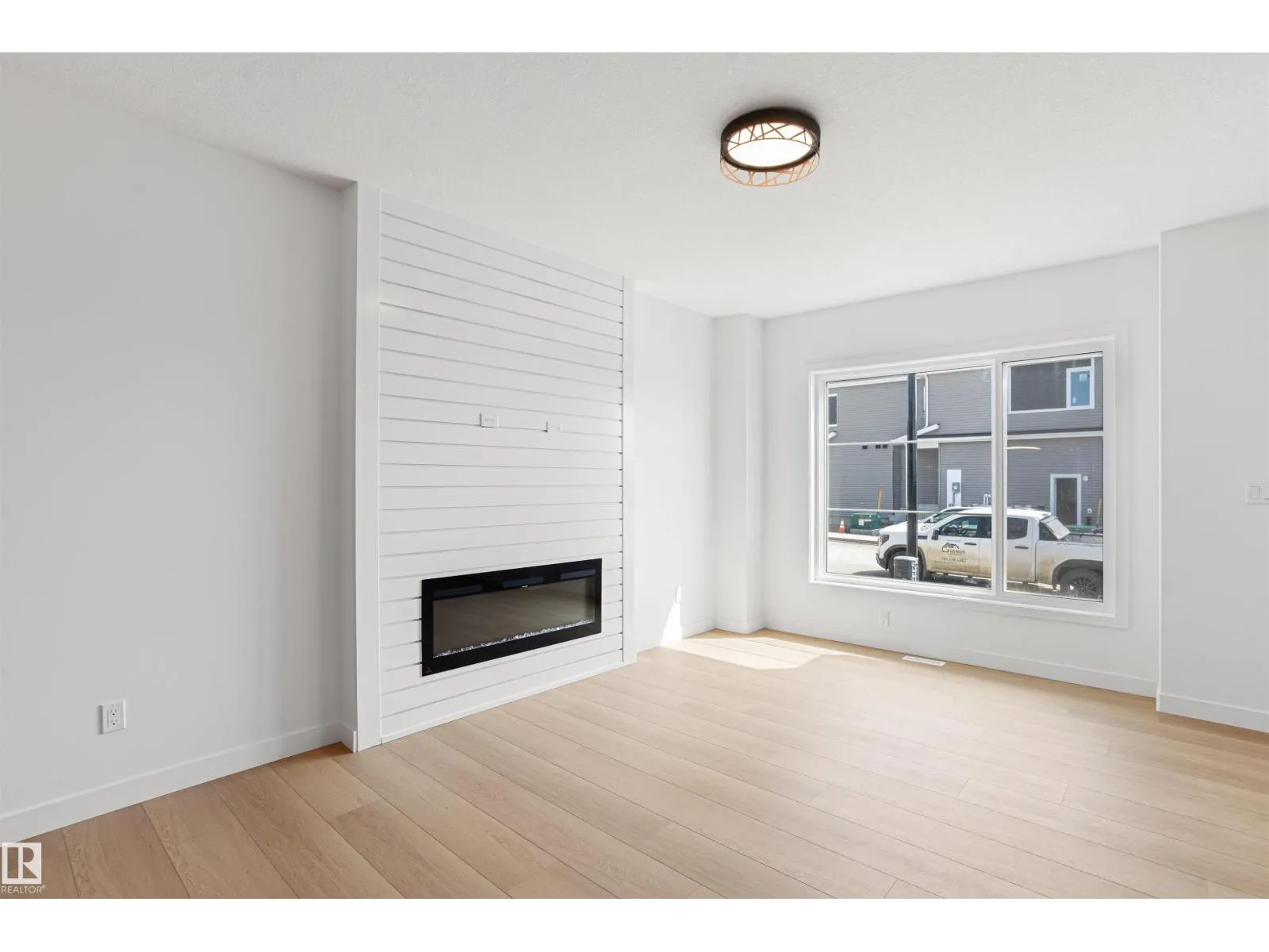 1508 209 ST NW