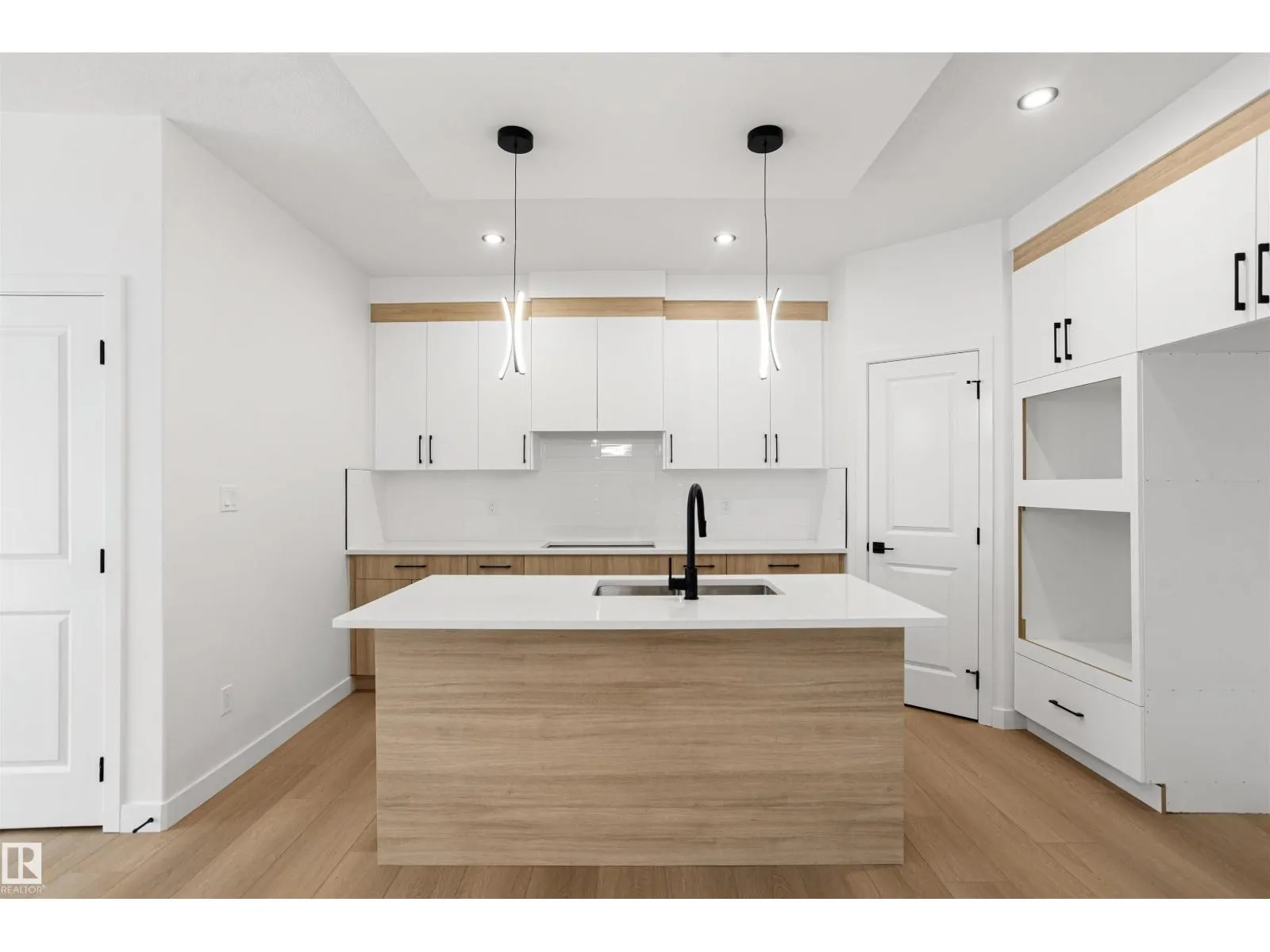 1508 209 ST NW
