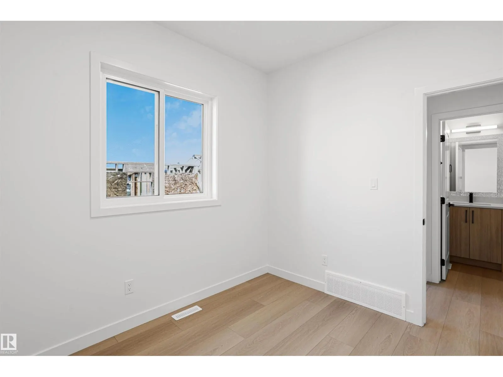 1508 209 ST NW