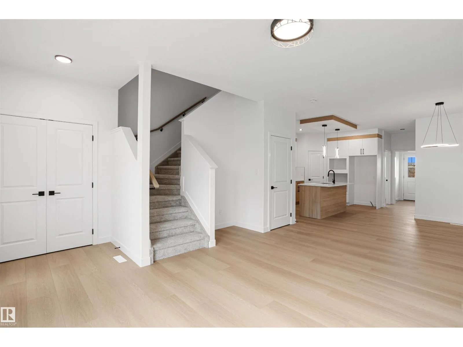 1508 209 ST NW