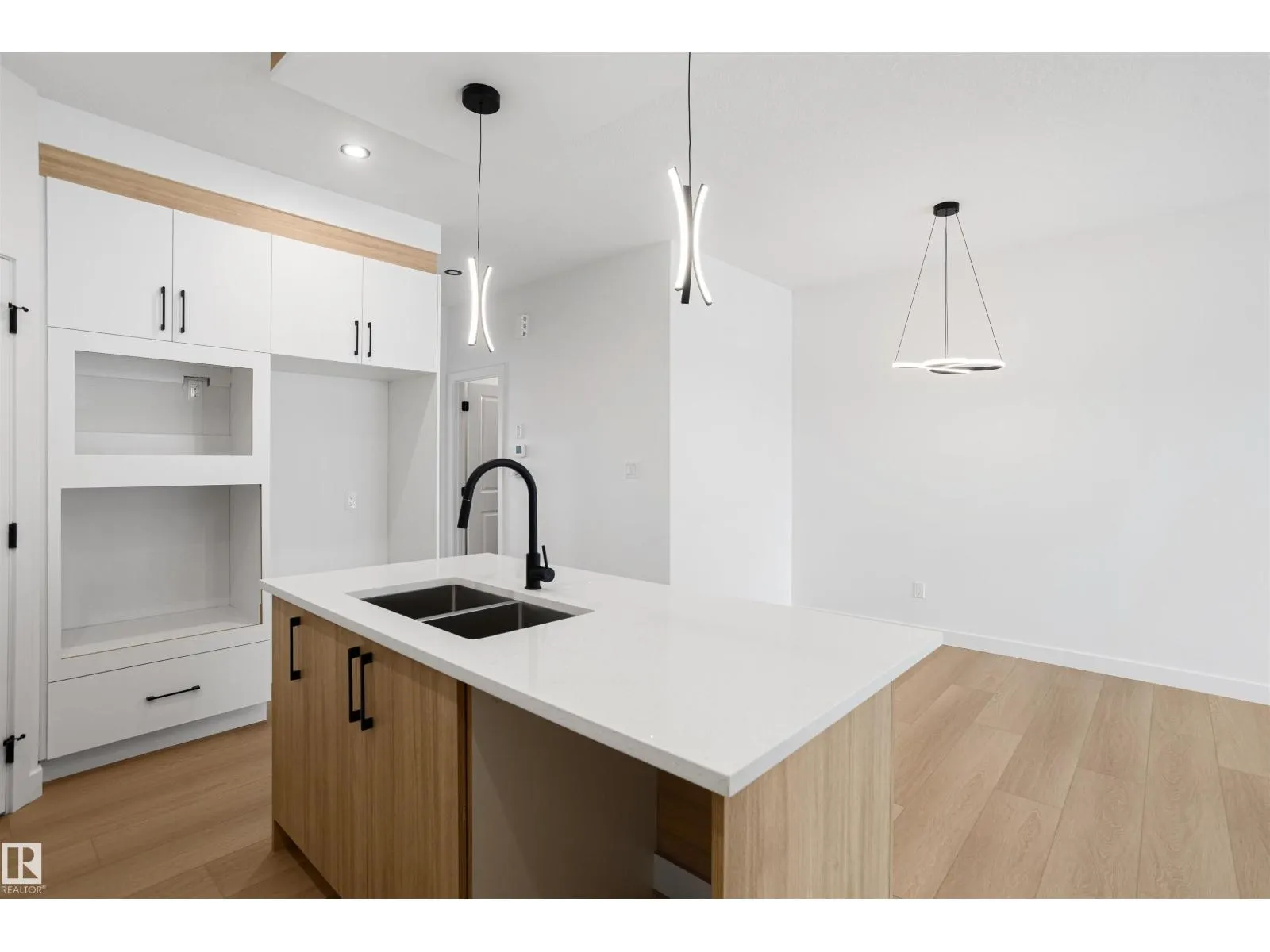1508 209 ST NW