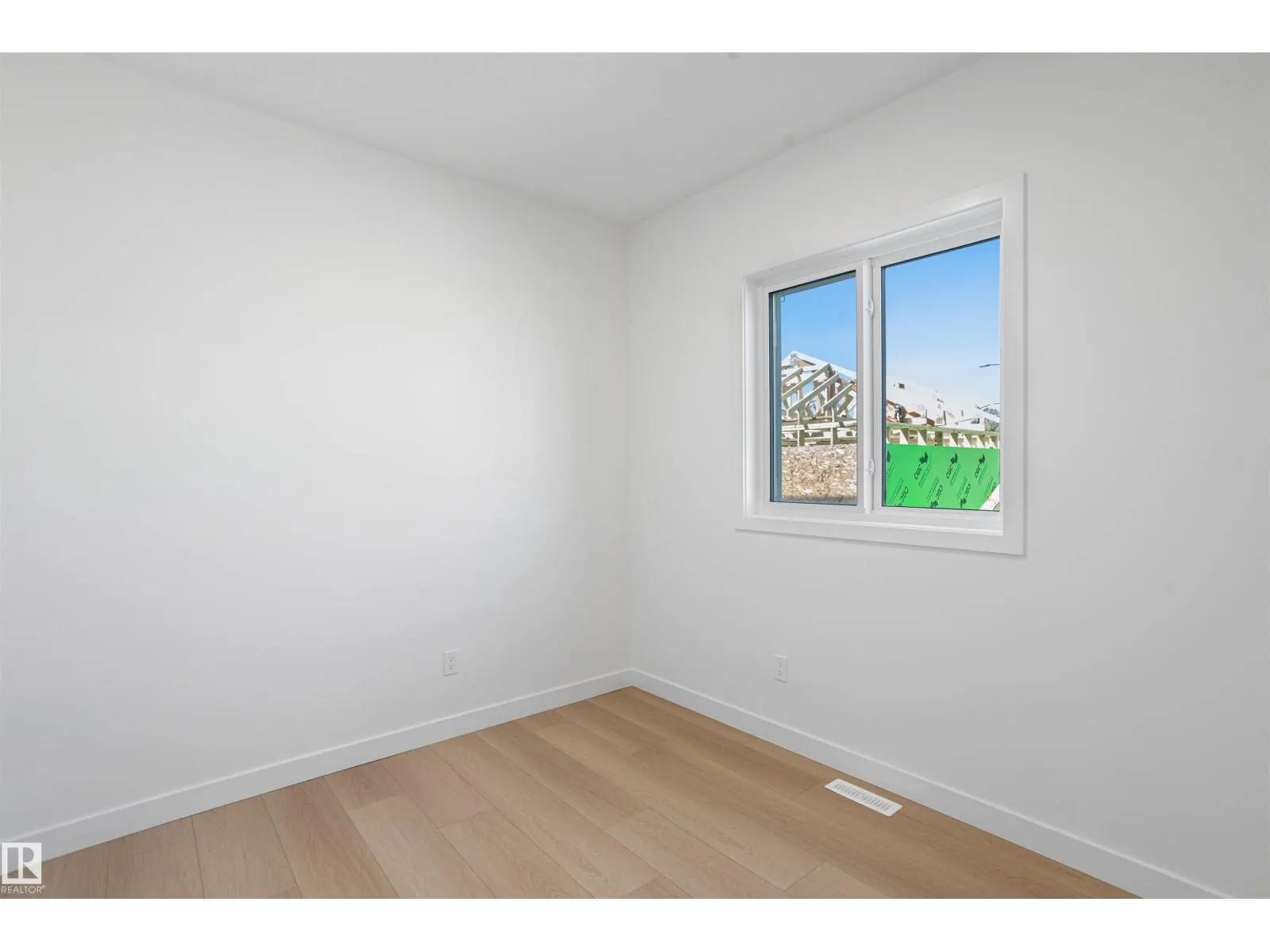 1508 209 ST NW
