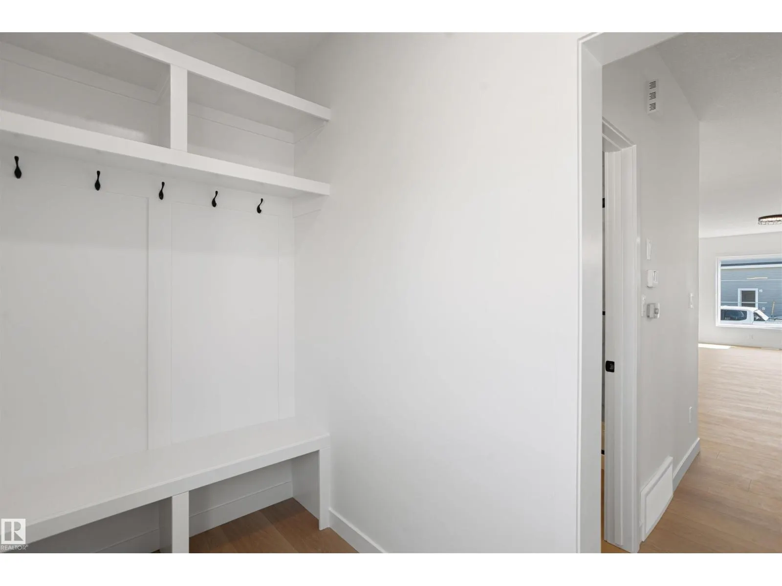 1508 209 ST NW