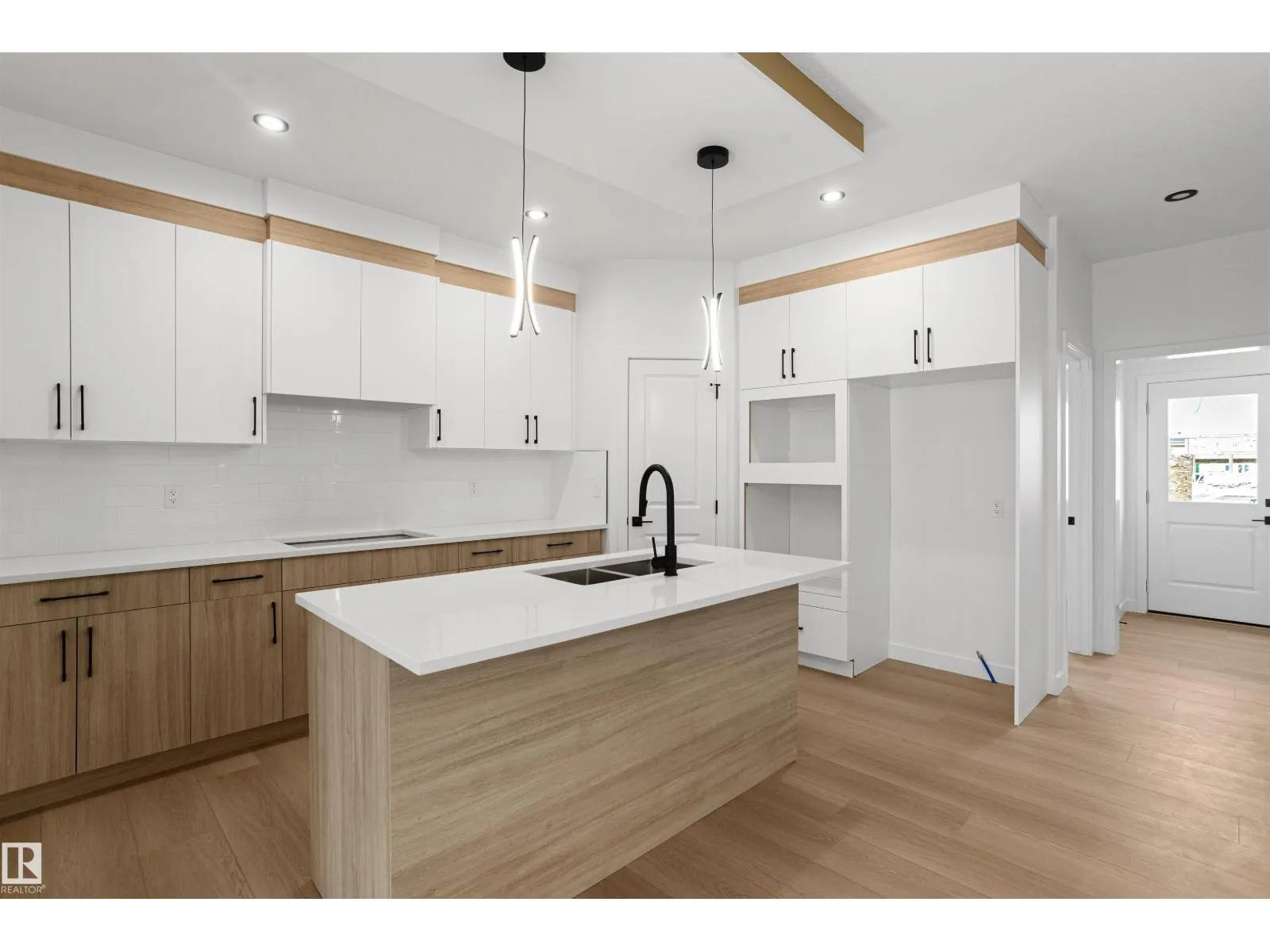 1508 209 ST NW