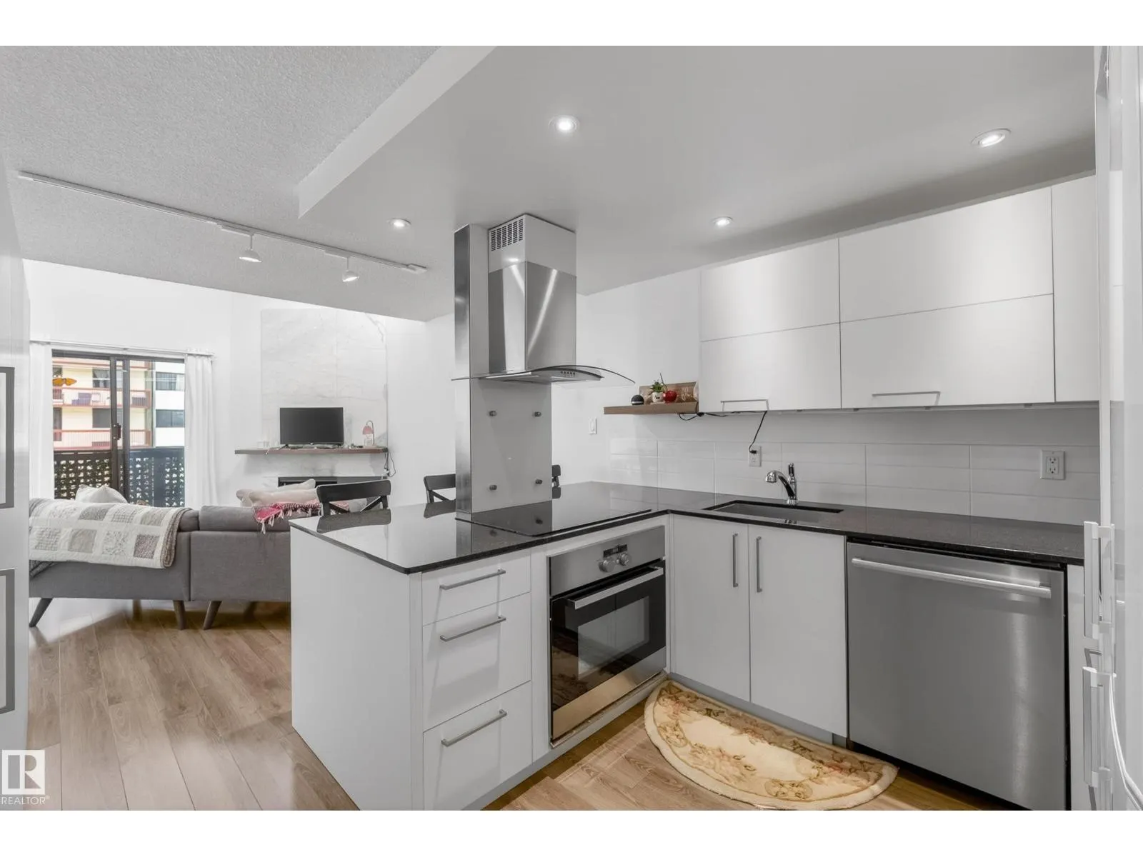 #302 10148 118 ST NW