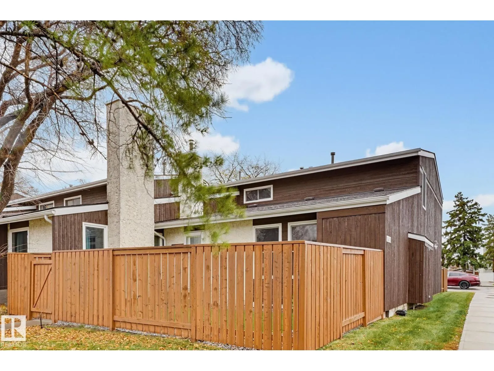 18407 66 AV NW