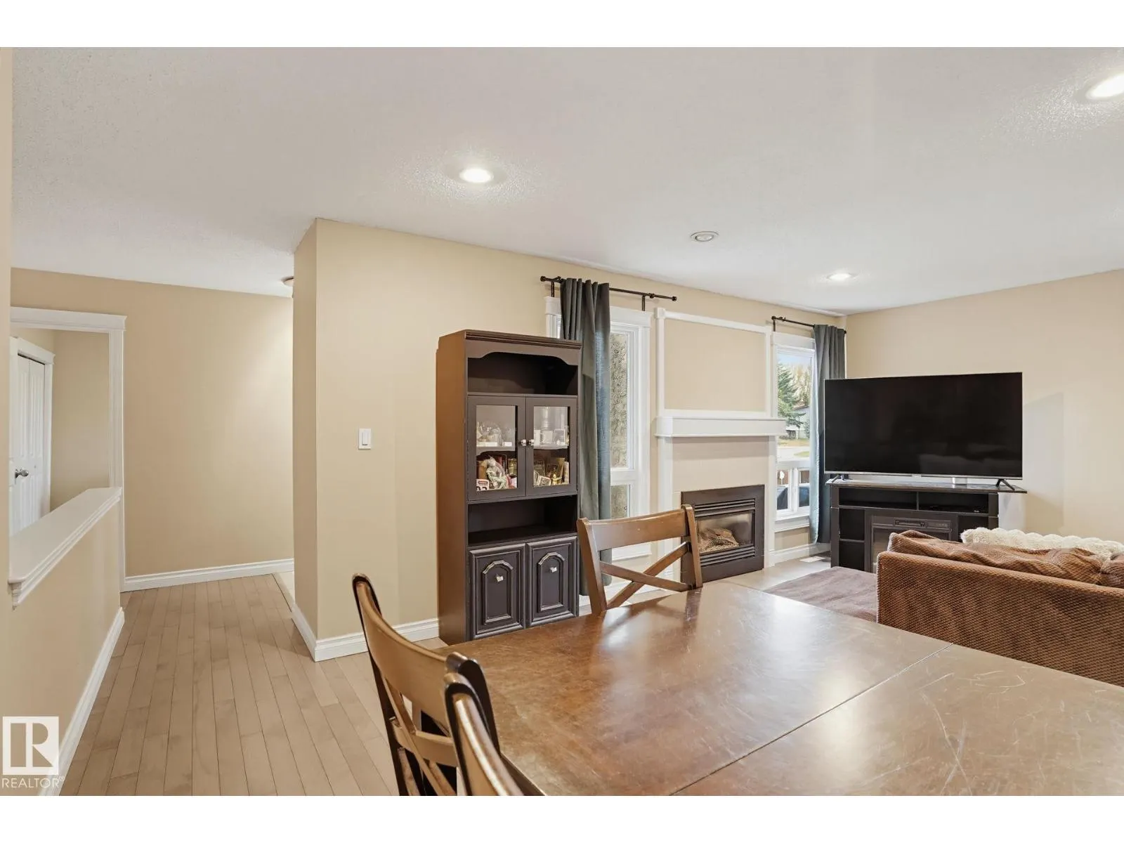 18407 66 AV NW