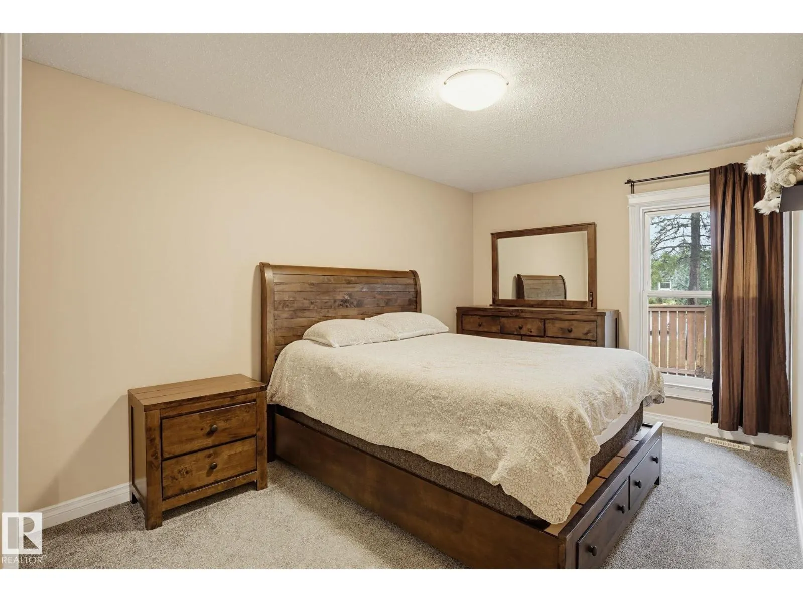 18407 66 AV NW